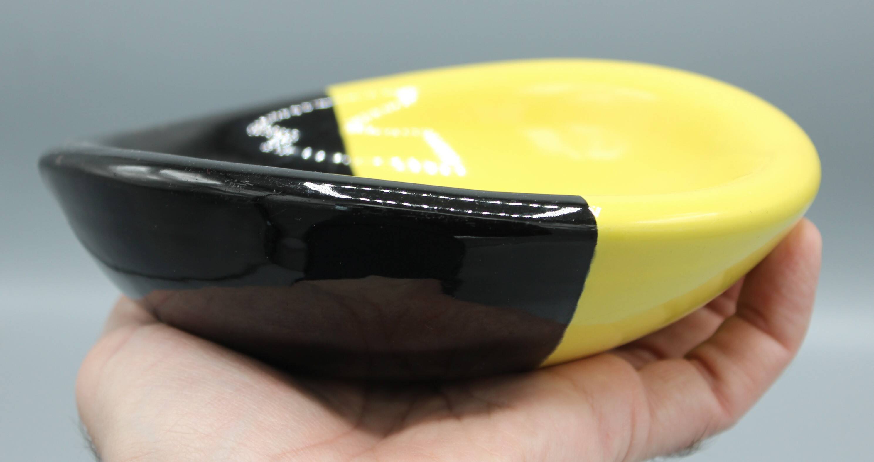 Old ceramic vintage design pocket tray black yellow