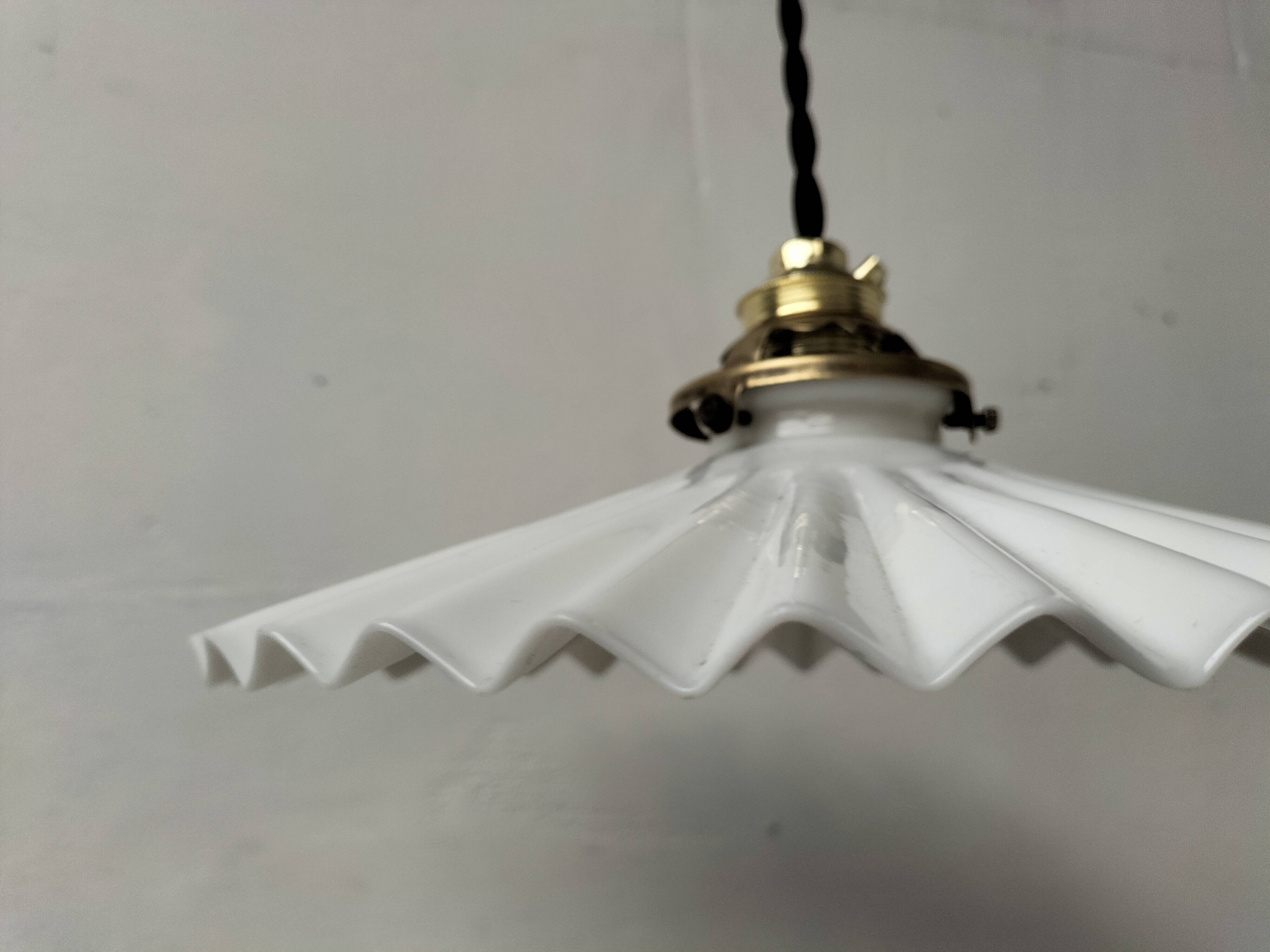 Opaline suspension with ceiling light