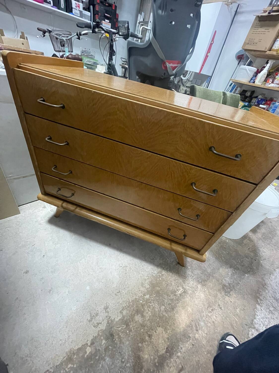 Compass foot chest of drawers