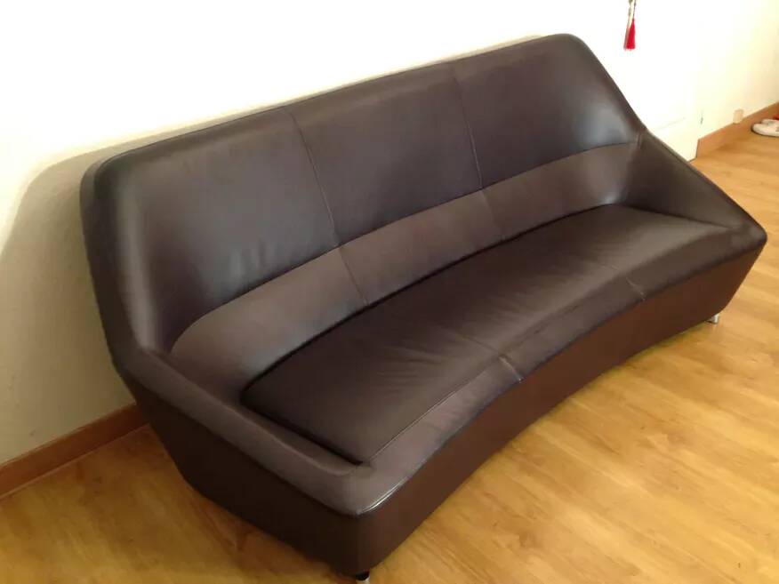 Cinna leather sofa designed by François Bauchet