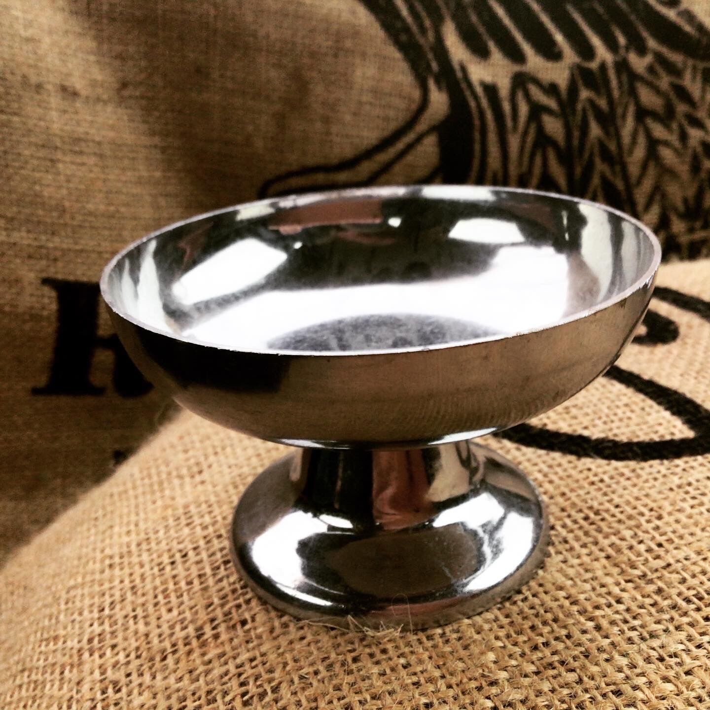 Lot de douze coupes anciennes en inox