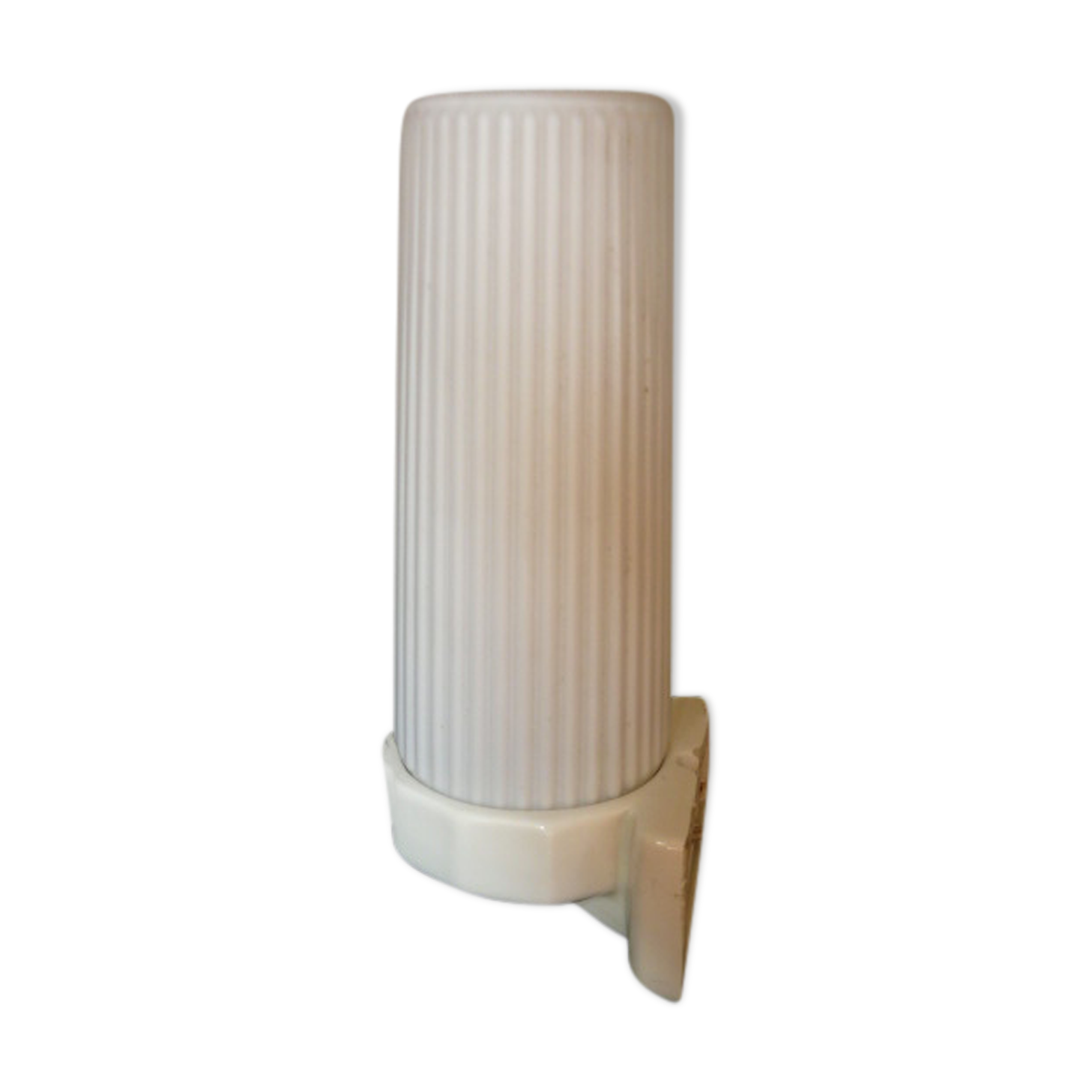 Porcelain and opaline art deco wall lamp