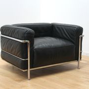 Pair of armchairs LC3