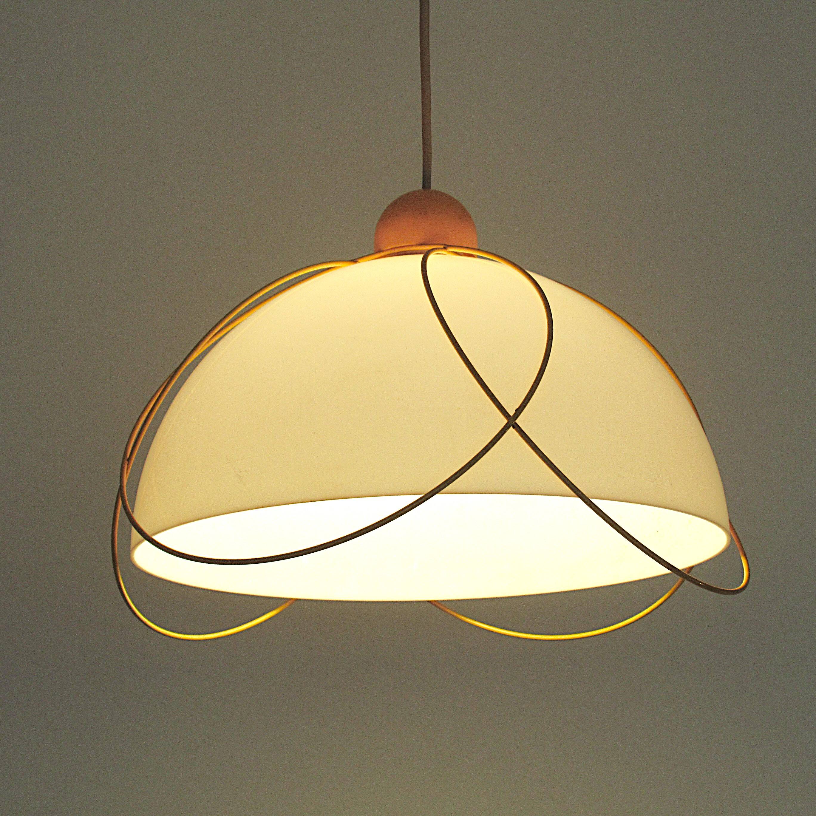 White and yellow suspension from the 1980s.