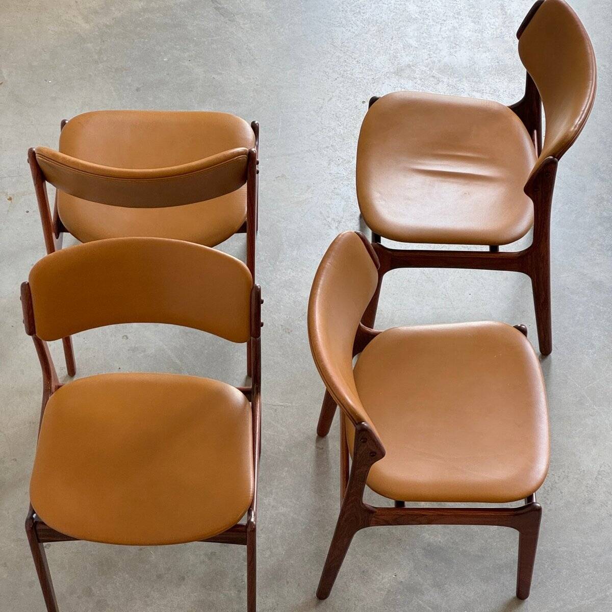 Ensemble de chaises vintage en skaï et palissandre