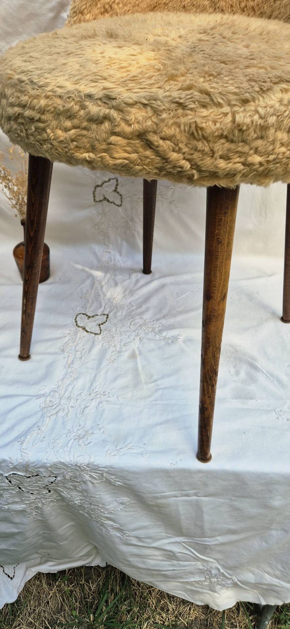 2 Scandinavian chairs with compass legs in faux fur and blue satin covers, 1970.