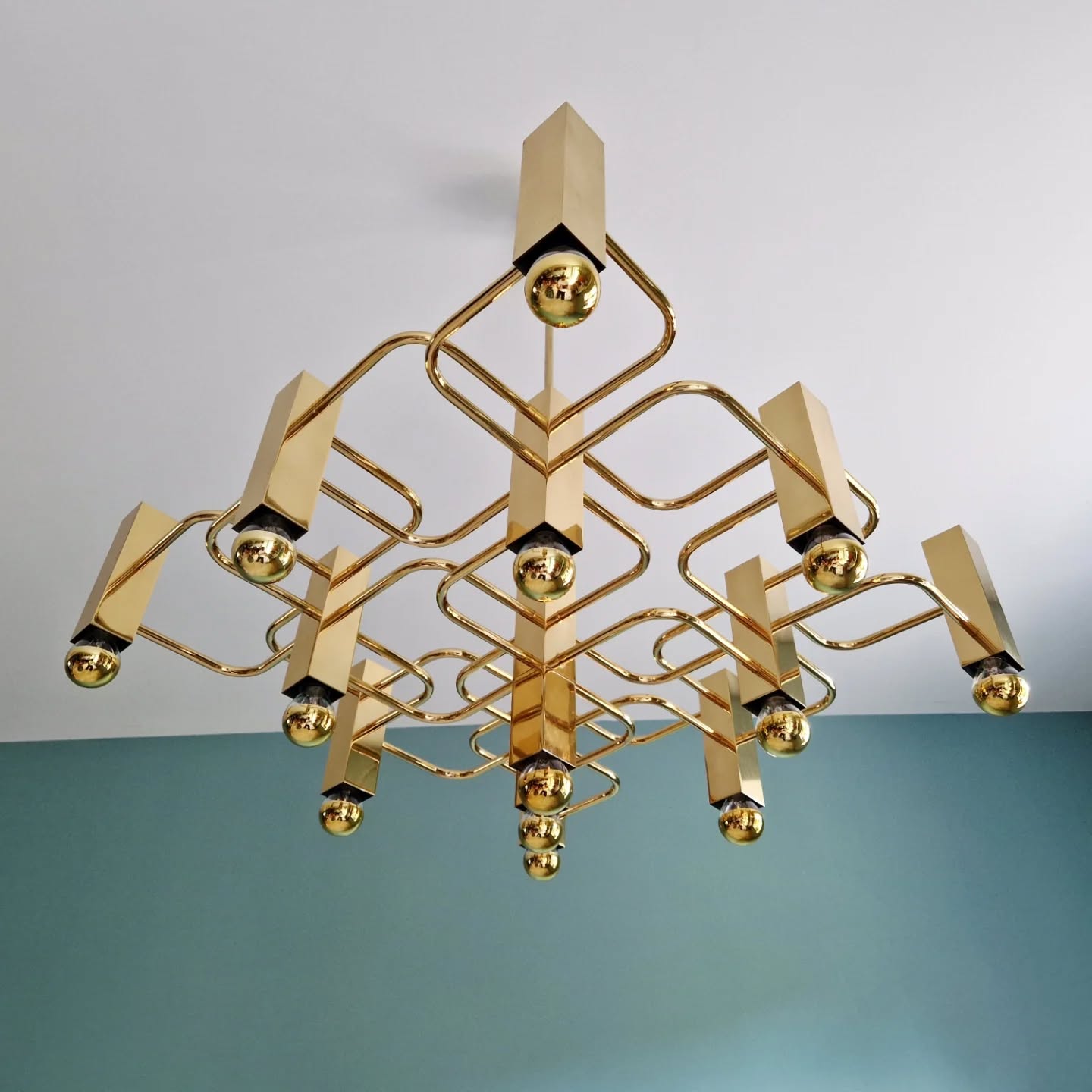Geometric brass chandelier, design G. Sciolari, Boulanger, 1970