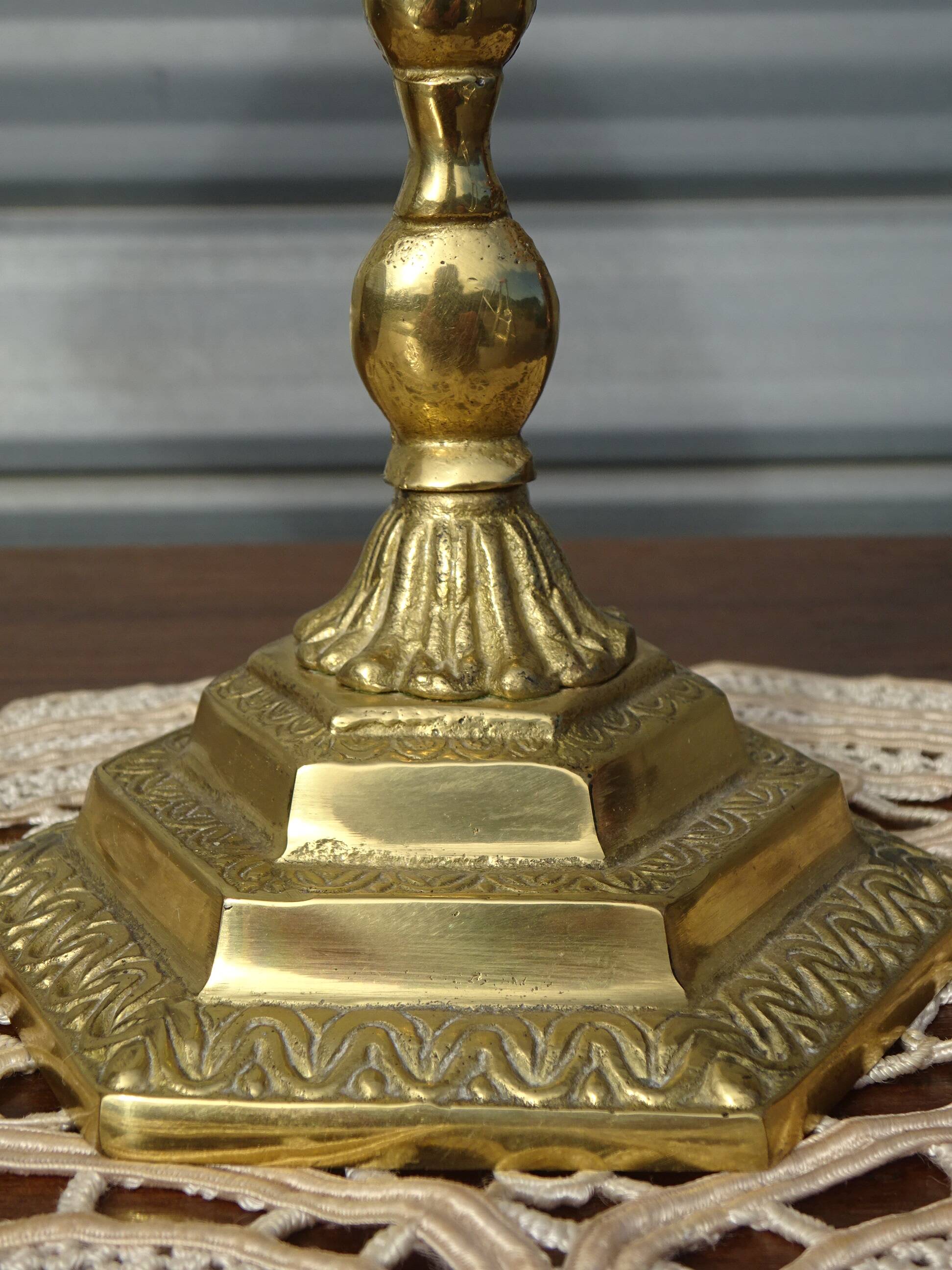 7-branch chandelier, in gilded brass, signed Wainberg.