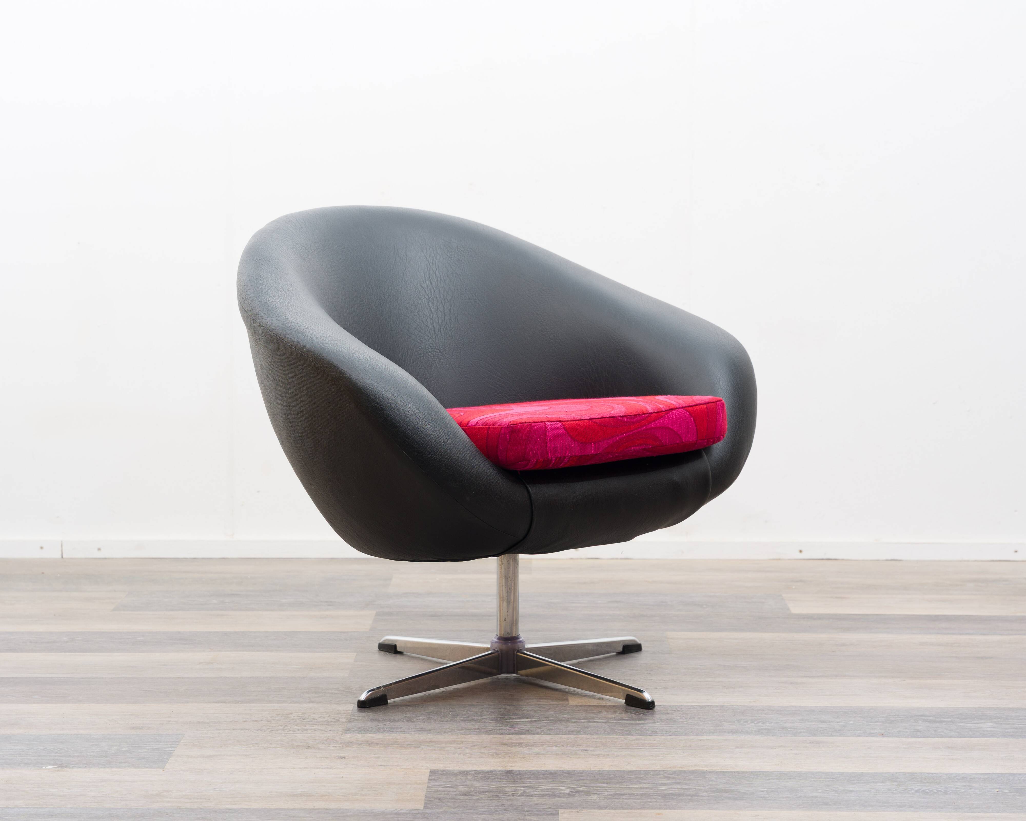 A cocktail chair/ball chair, retro, 70s