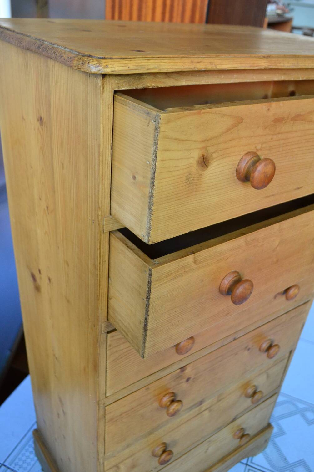 Vintage pine chest of drawers with 6 drawers