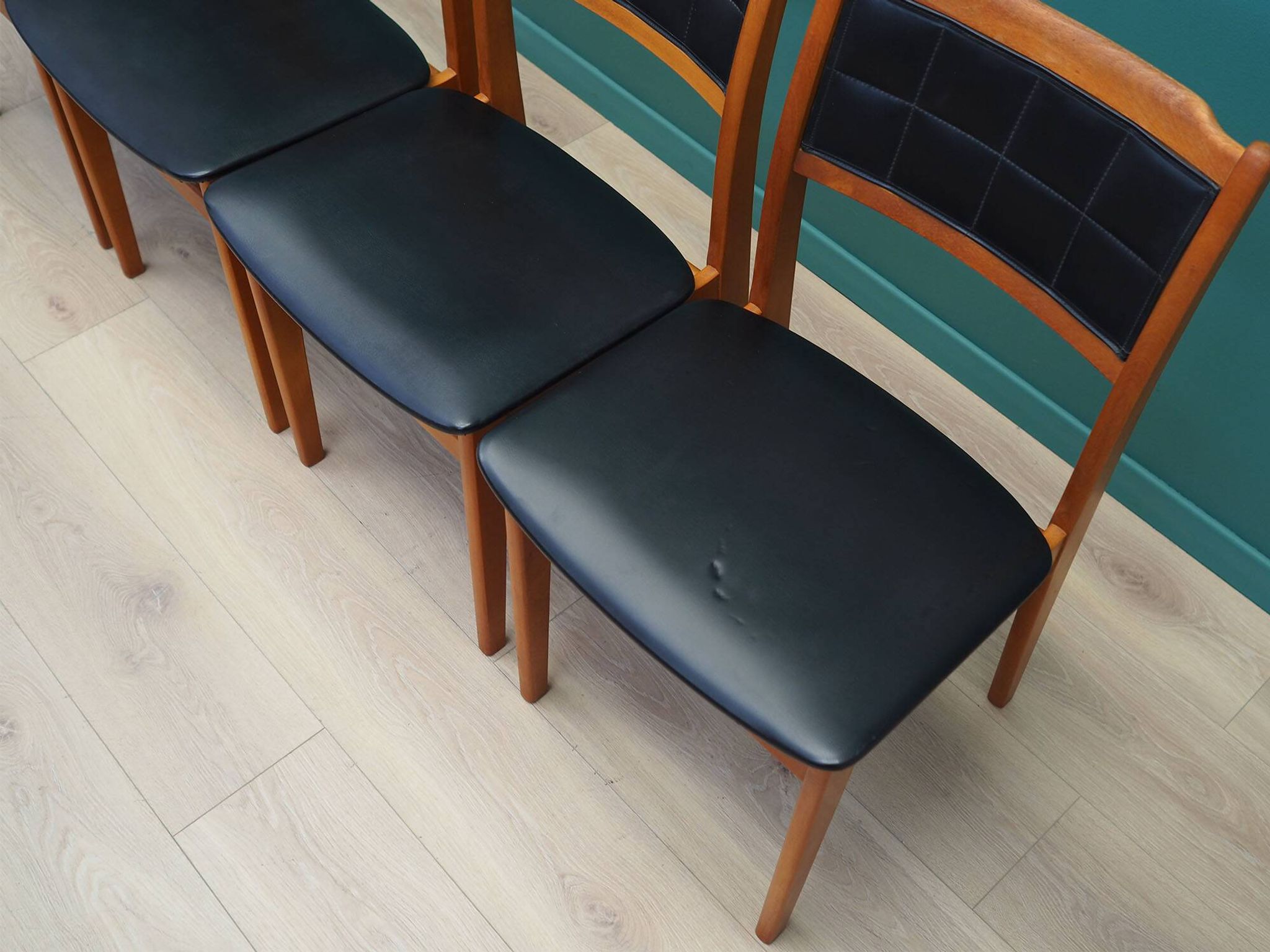 Ensemble de quatre chaises en hêtre, design danois, années 1970, production : Danemark