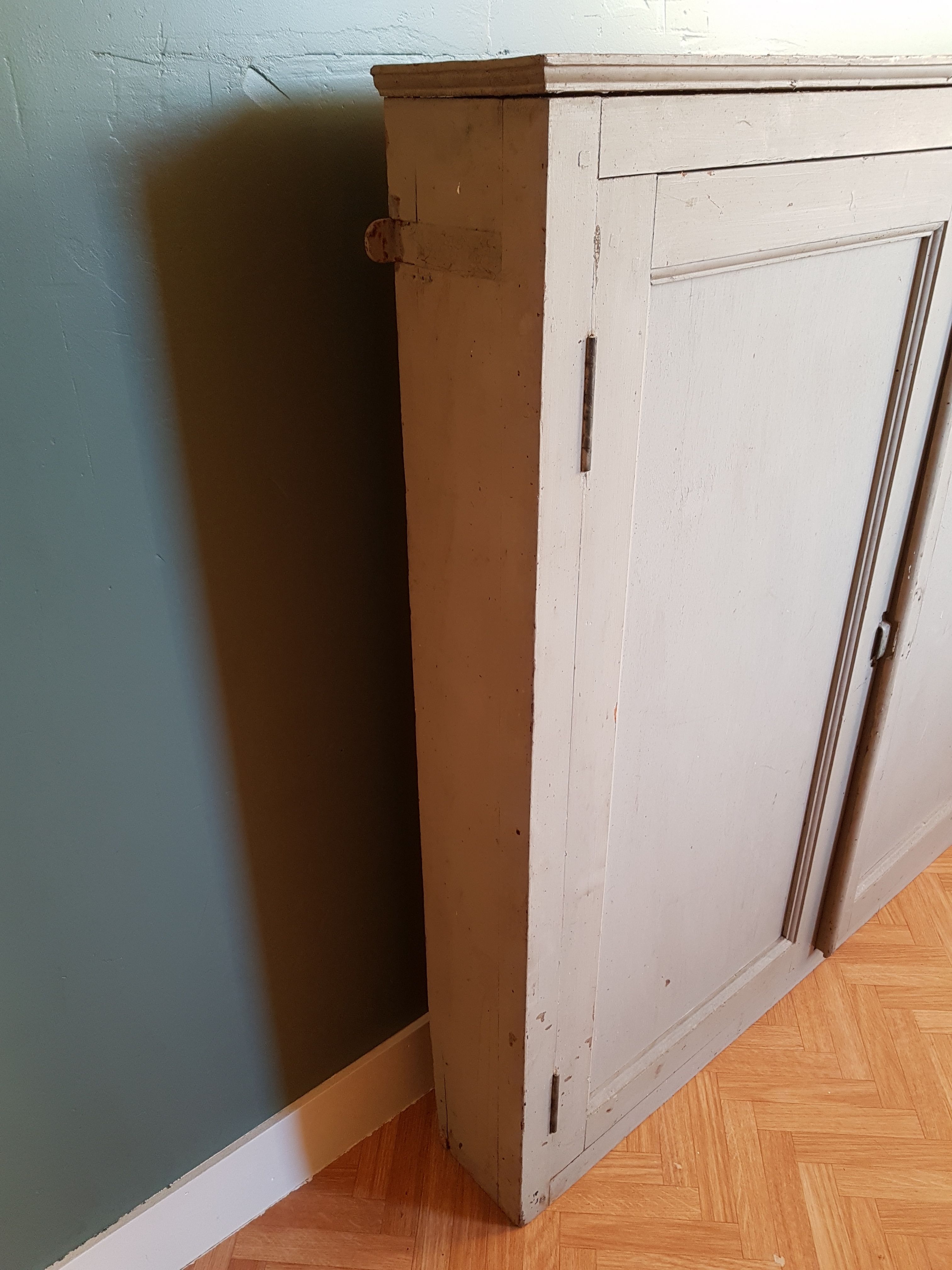 Ancien meuble haut de cheminée en bois patiné