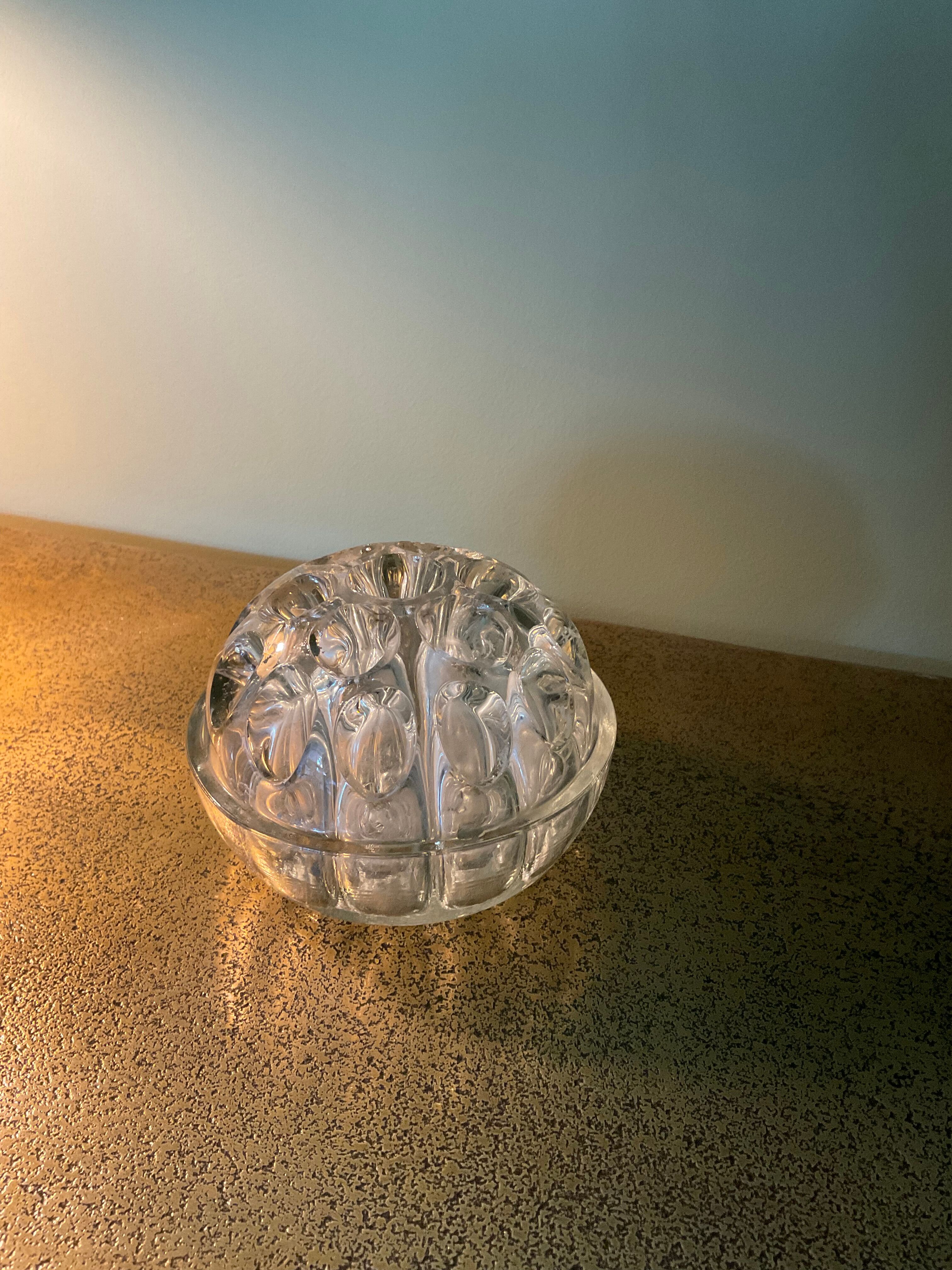 Pique fleurs Vintage . En verre