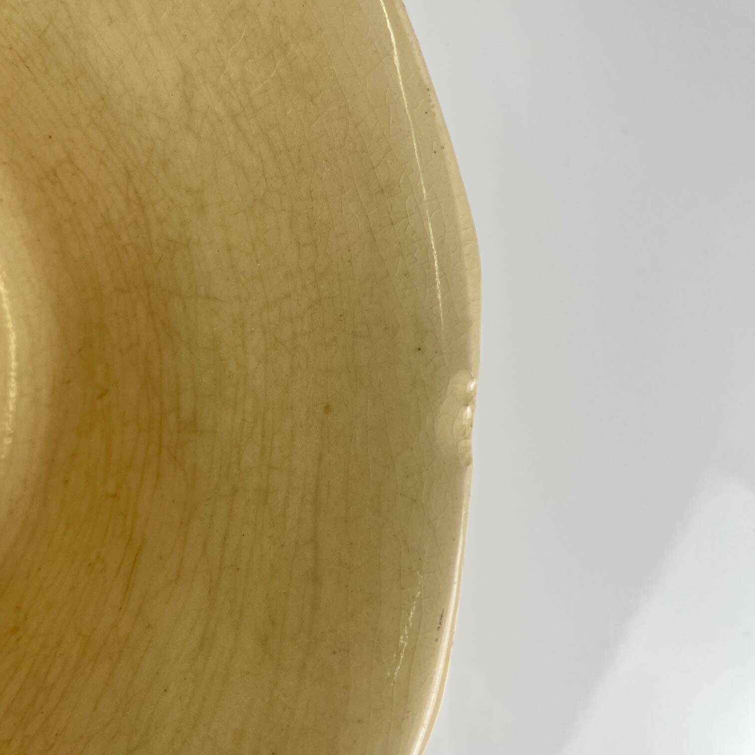 Sarreguemines salad bowl with flower pattern, first half of the 20th century.