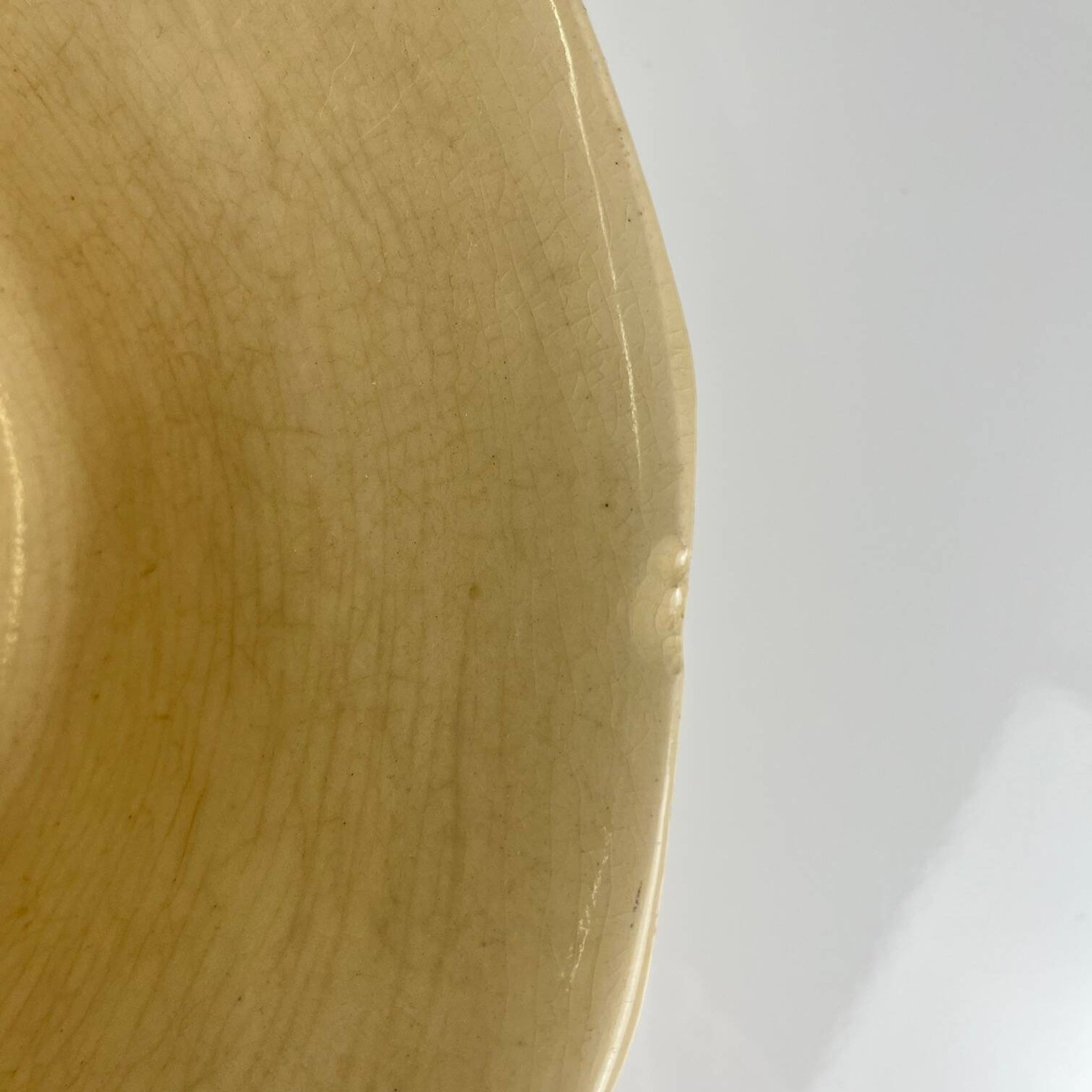 Sarreguemines salad bowl with flower pattern, first half of the 20th century.