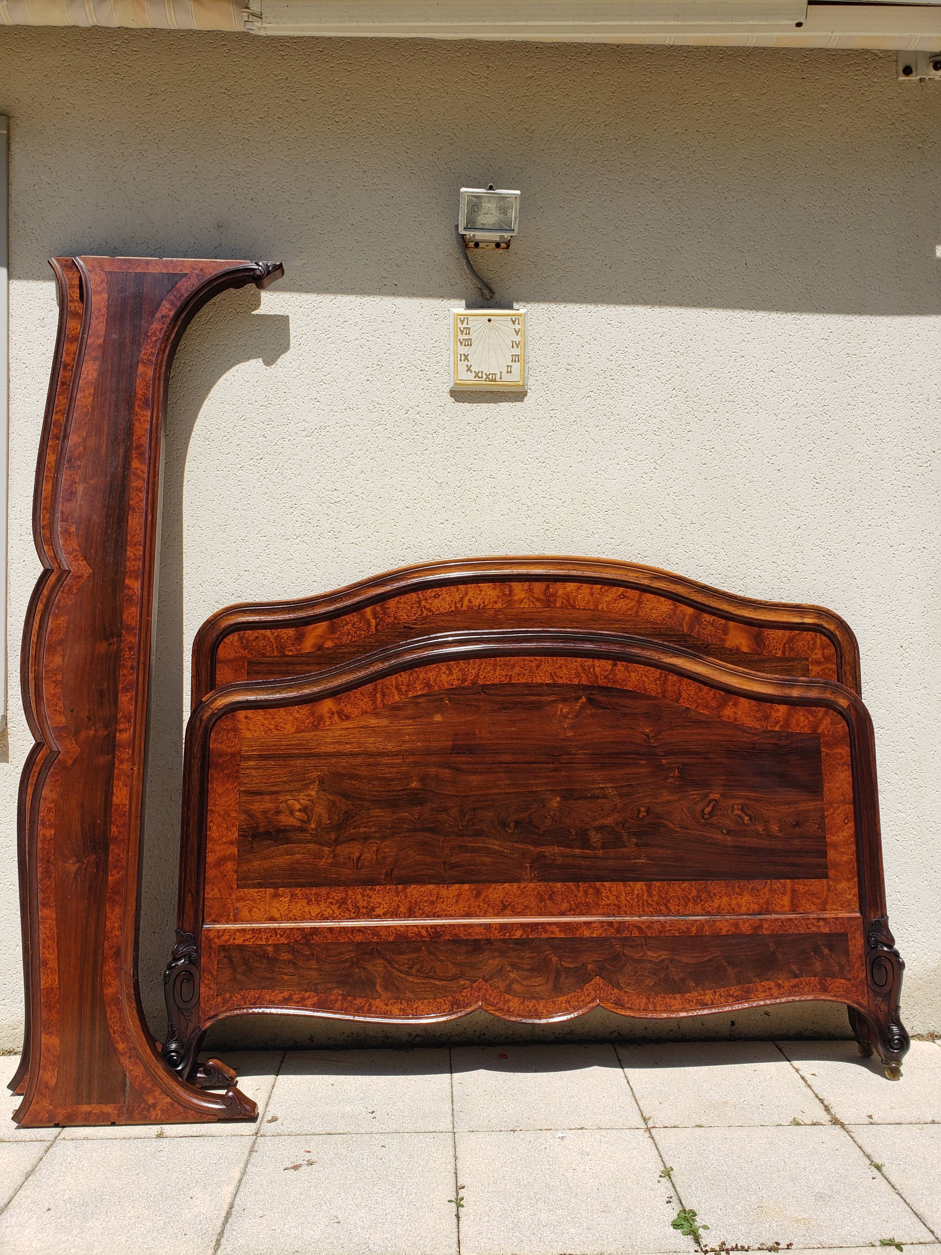 Bed in solid walnut and very old walnut burl