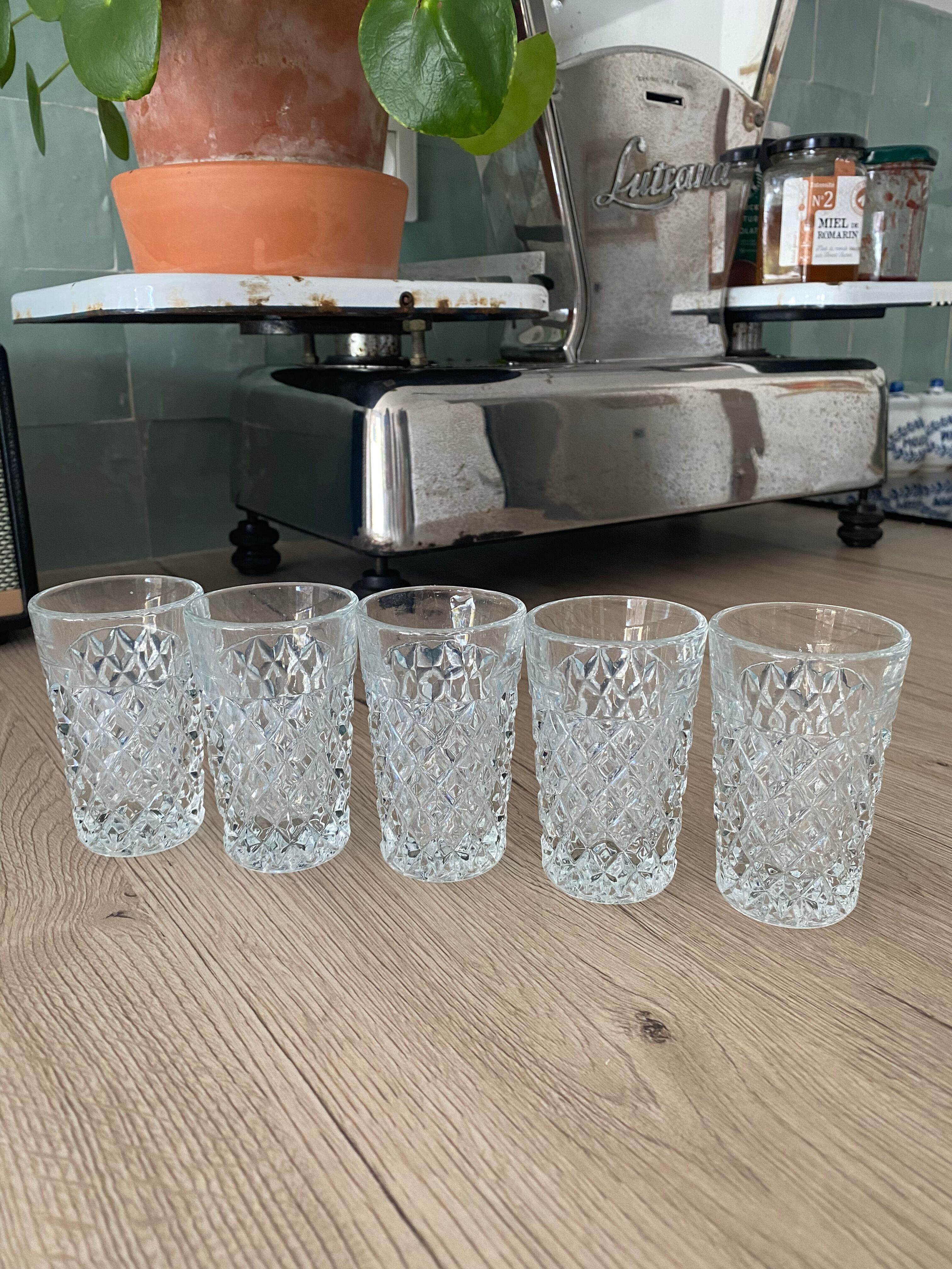 Shooter glass / chiseled liquor