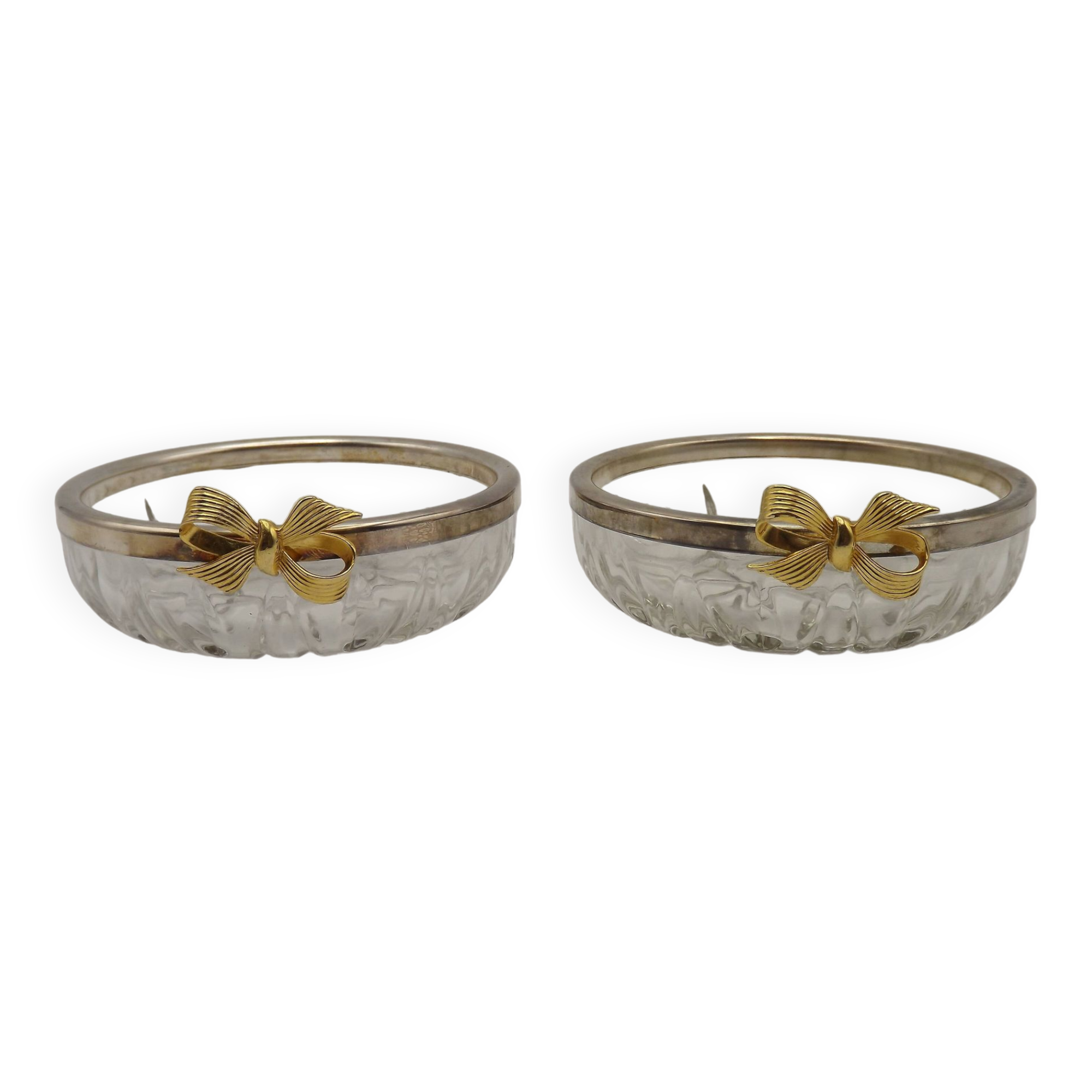 Set of 2 glass and metal bowls with a bow design.