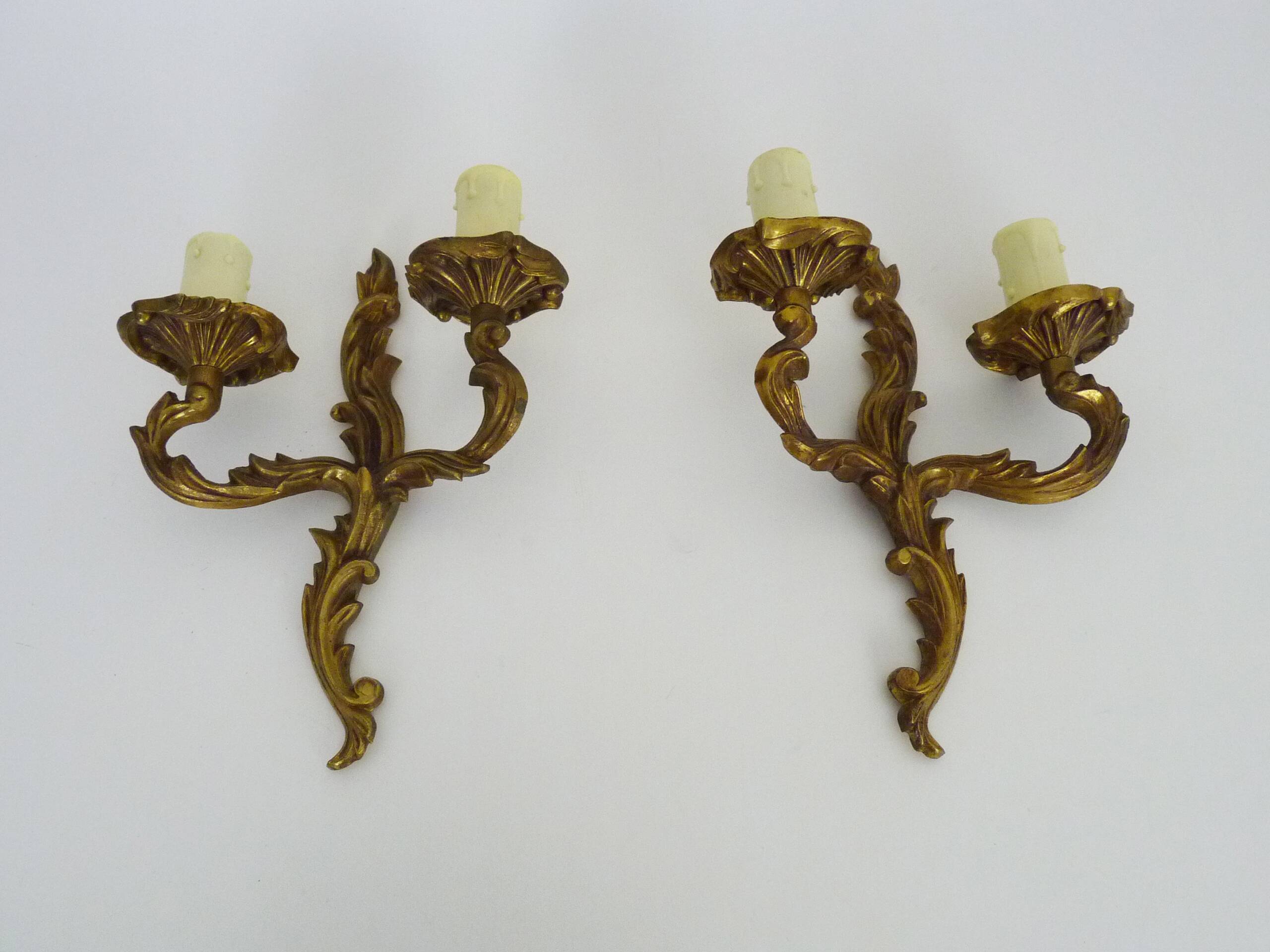 Old pair of double-light wall sconces, acanthus leaf. 60s