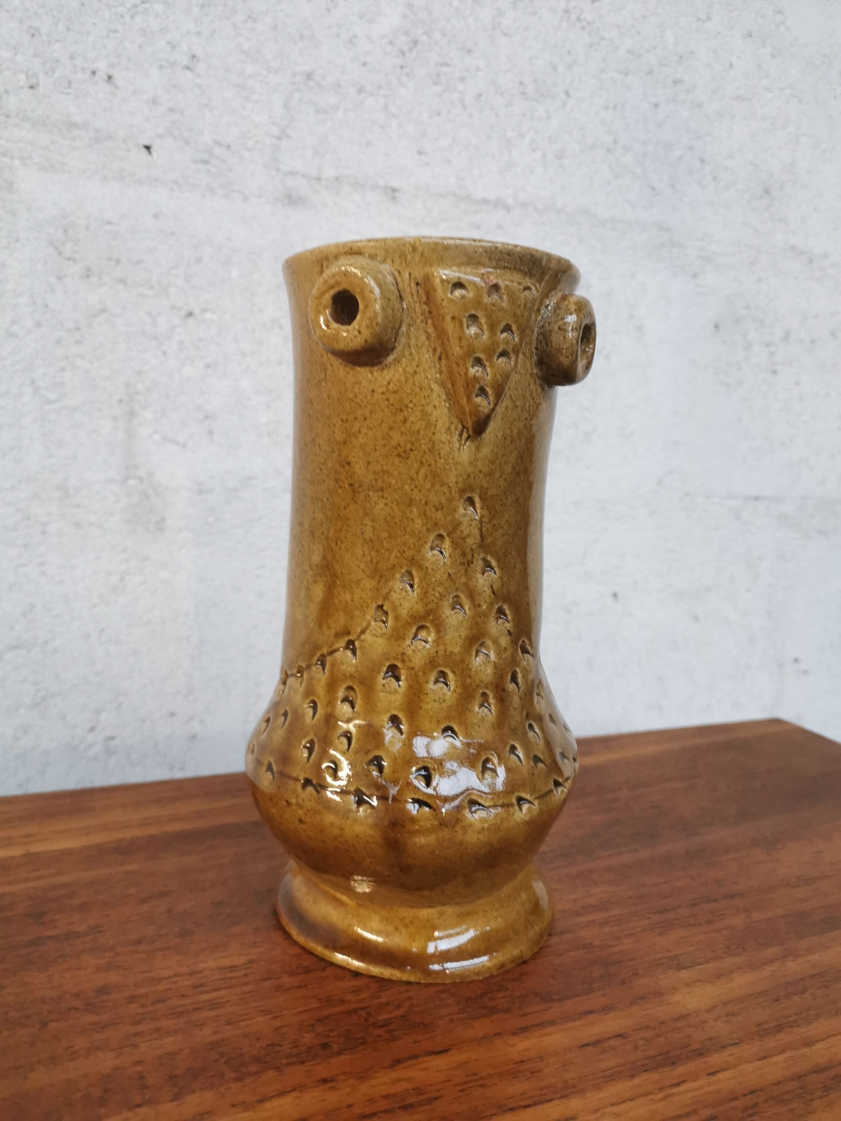 Zoomorphic 'owl' ceramic vase
