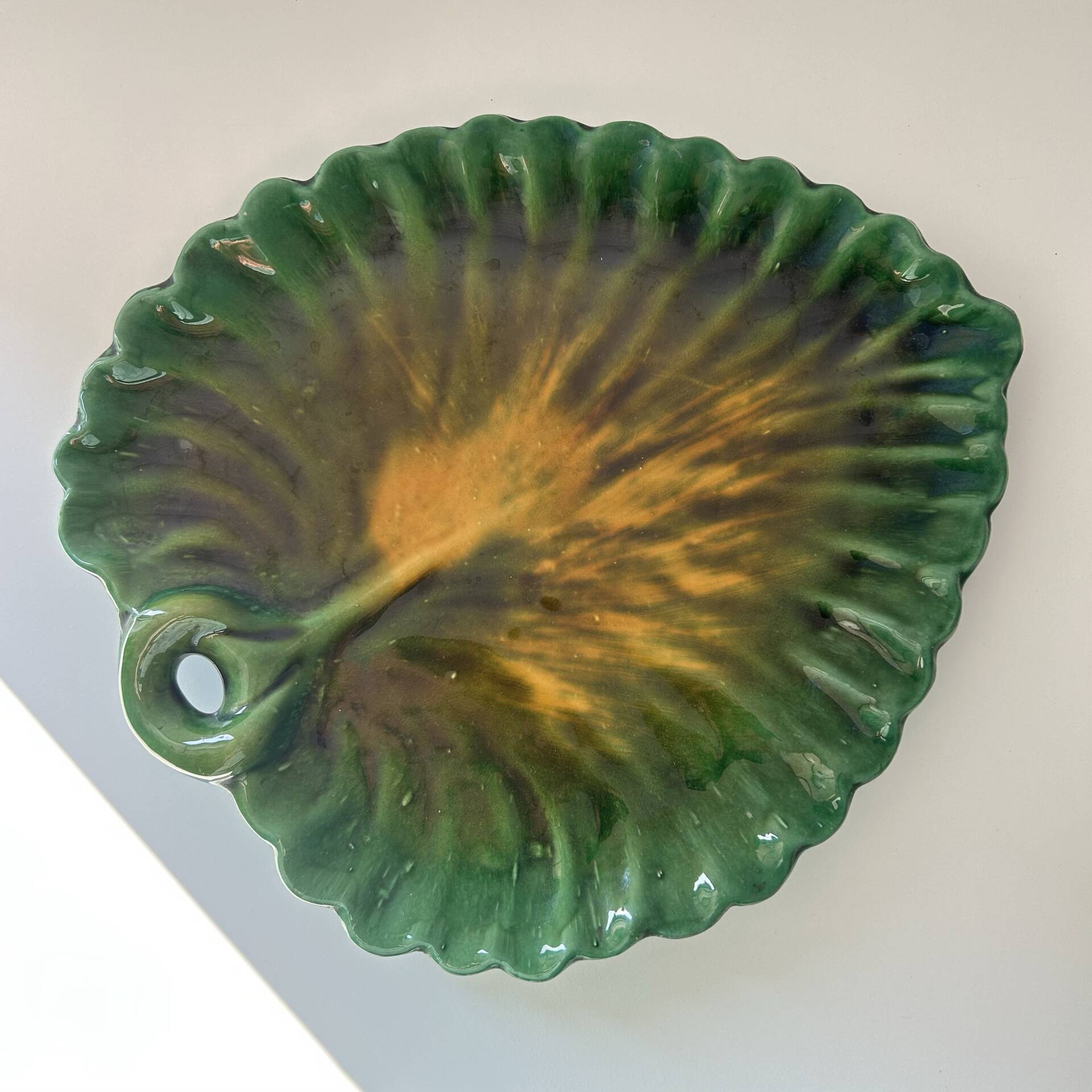 Large alocasia leaf plate