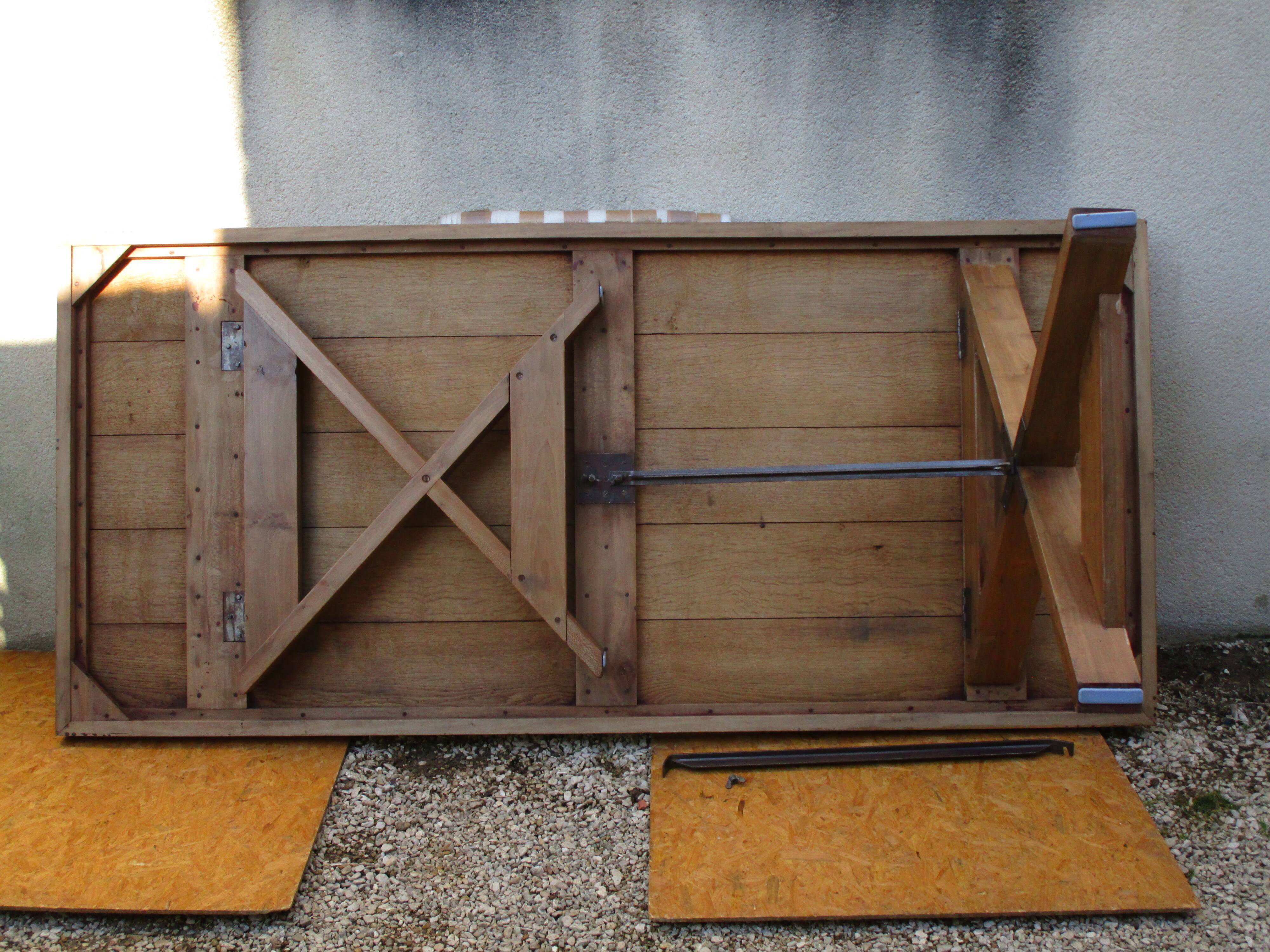 Table two folding legs