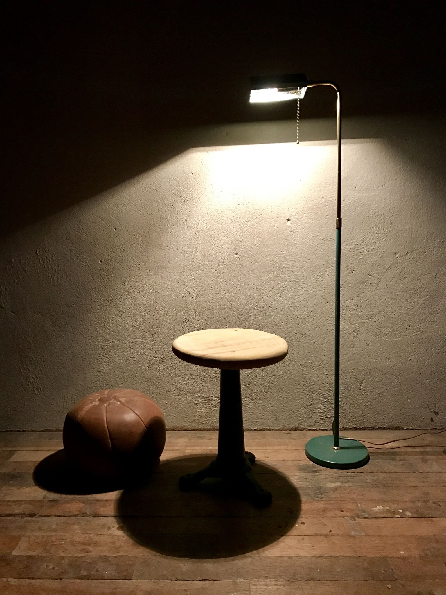 Floor lamp in brass and metal (Deknudt) vintage