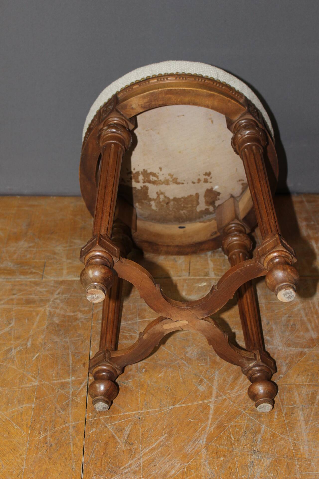 Tabouret de Style Louis XVI en Noyer vers 1900