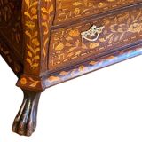 Small secretary in Dutch commode from the 18th century.