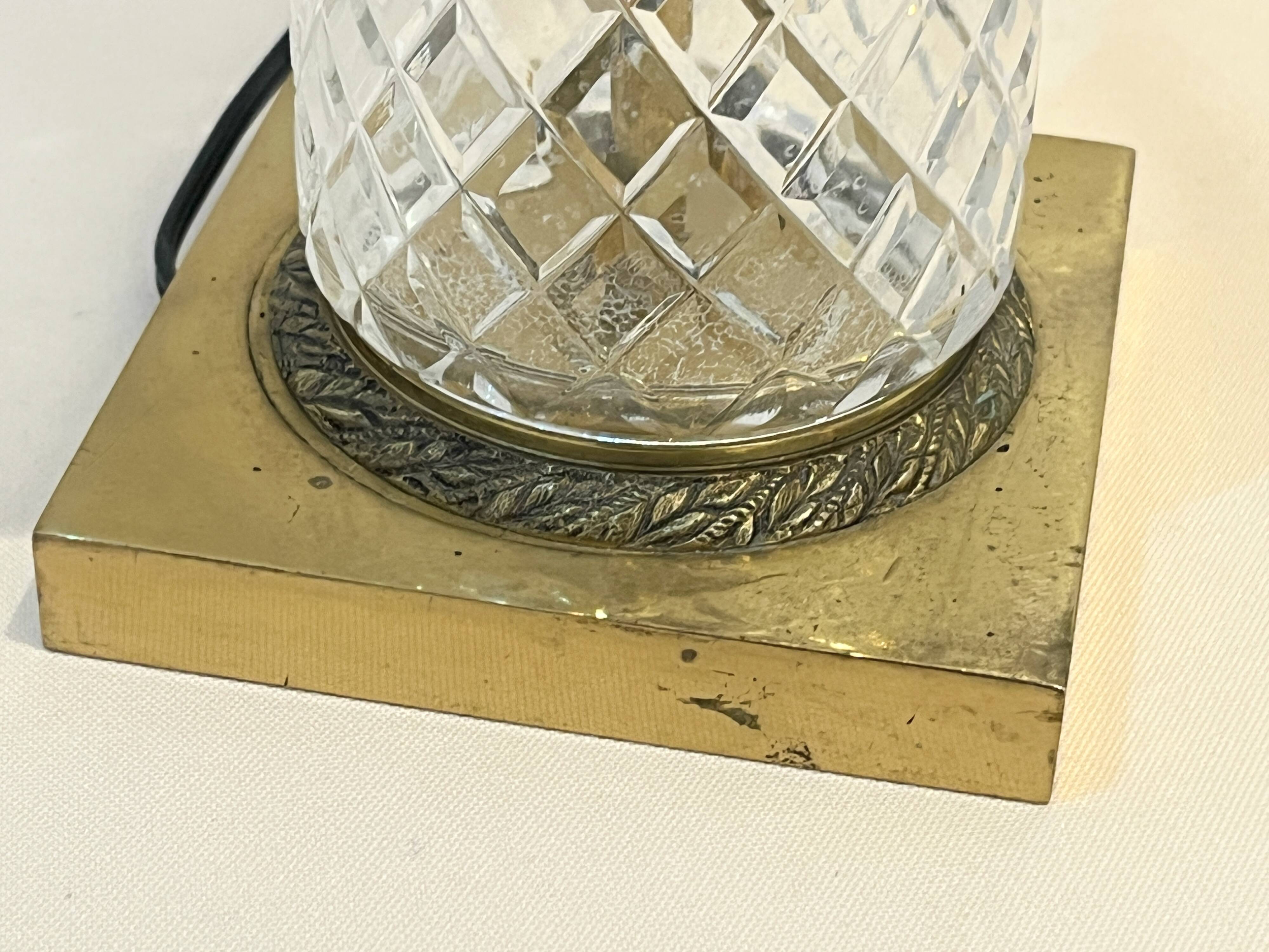 Large Albret crystal lamp in brass and neoclassical opaline glass globe