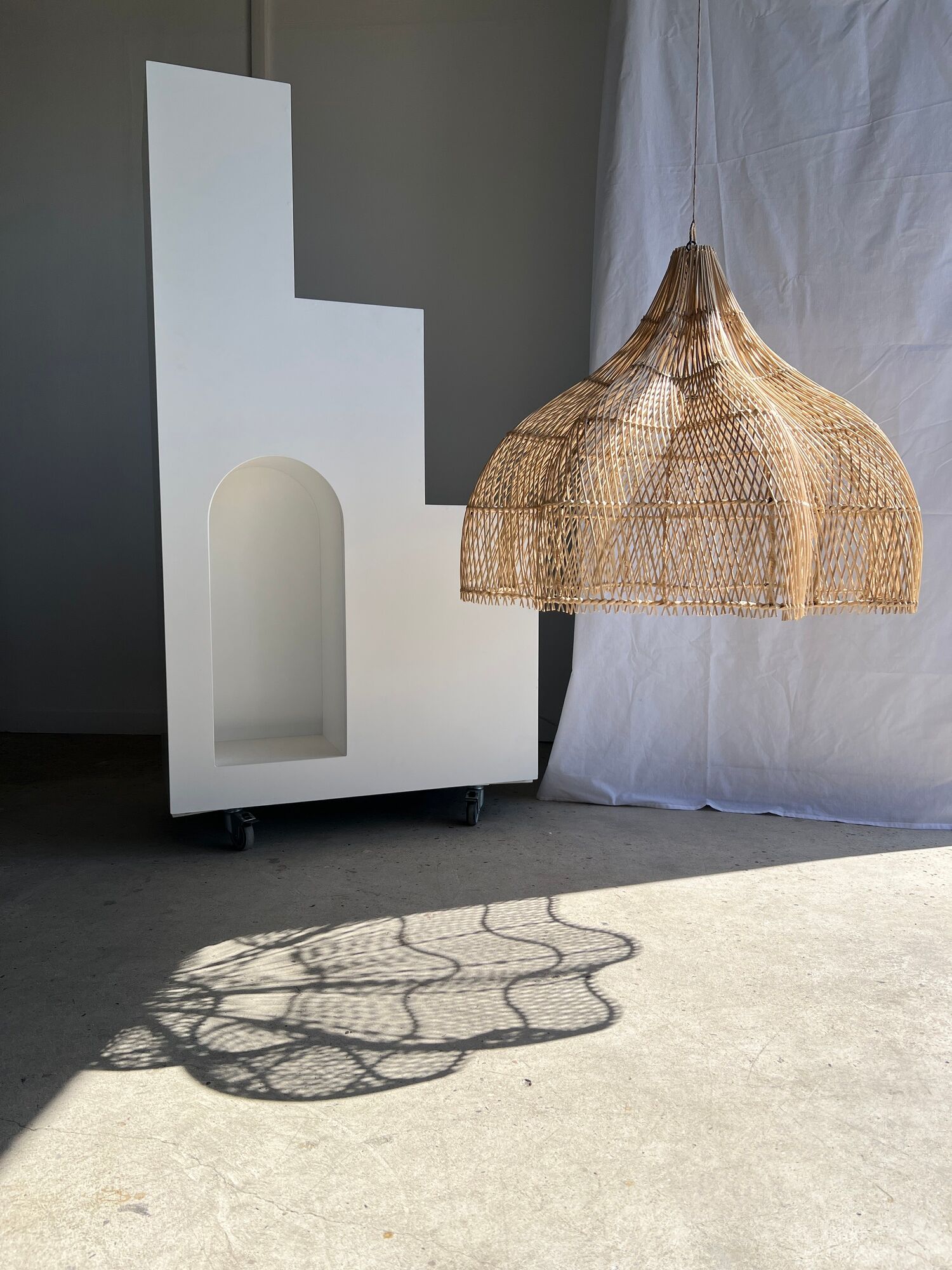 Rattan pendant lamp in the shape of a flower