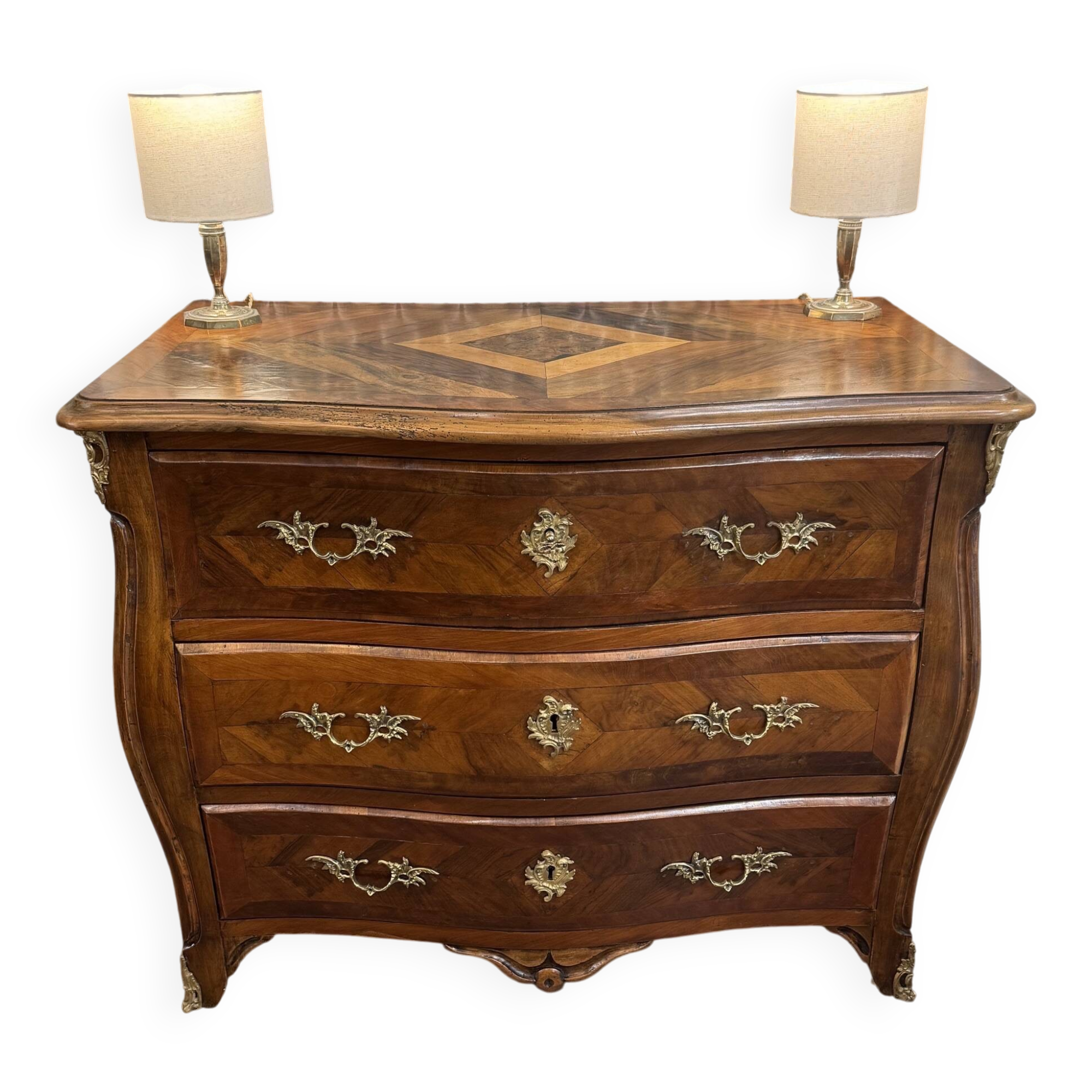 Ancienne et petite commode galbée dans le gout de Hache epoque XIX eme