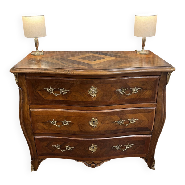 Ancienne et petite commode galbée dans le gout de Hache epoque XIX eme