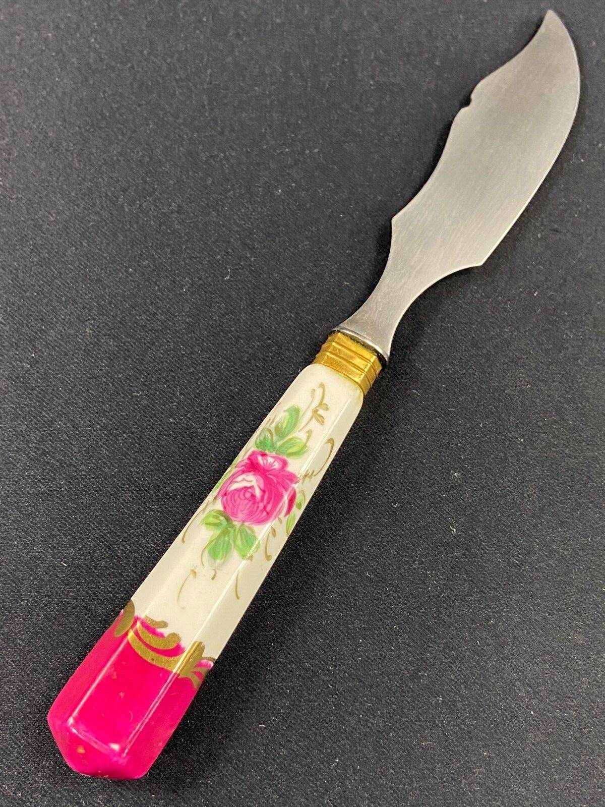 Couteau à beurre avec manche en porcelaine de style Louis XV
