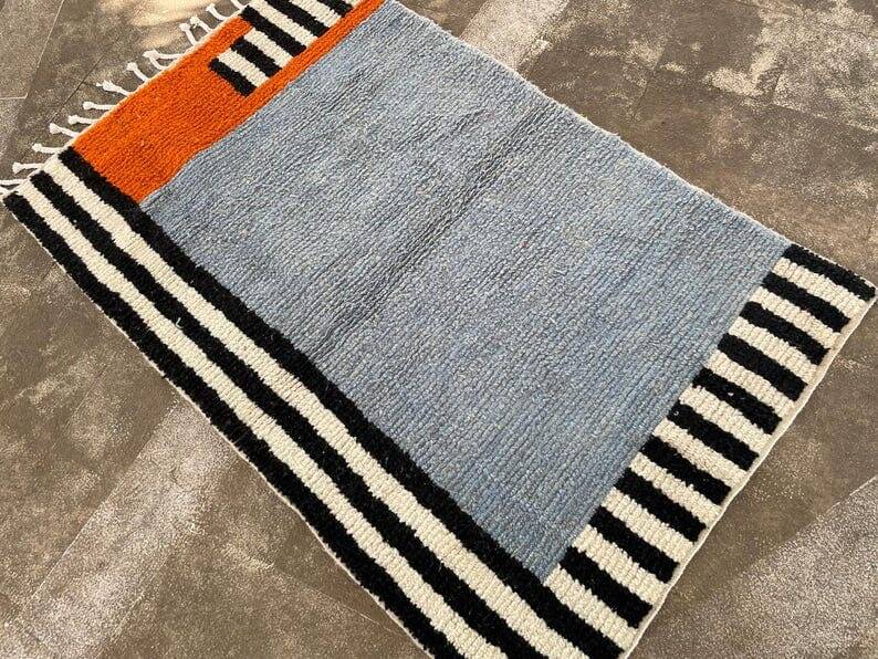 Traditional handwoven Berber rug size 150 x 250 cm