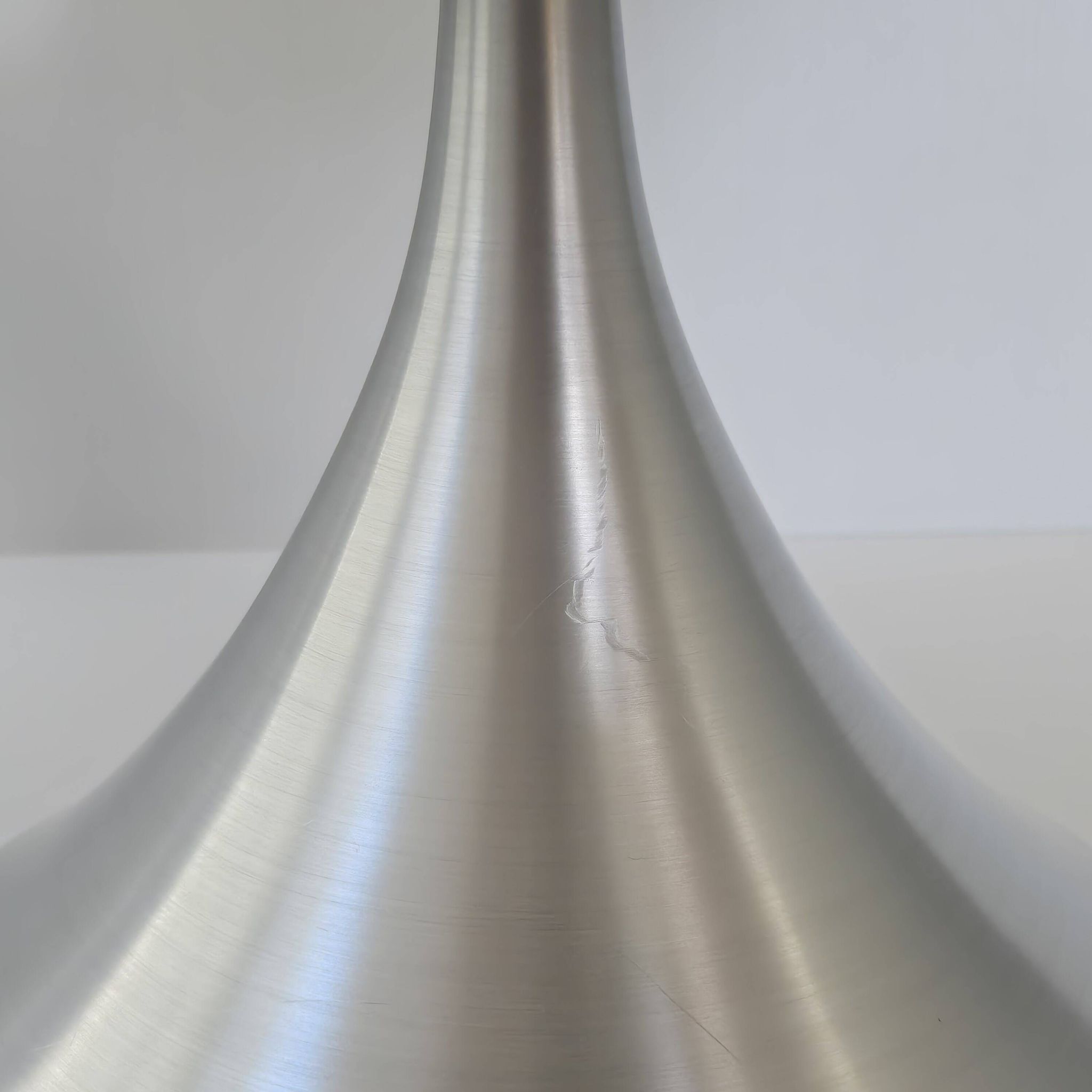 Porte-revues en plexiglas et acier brossé, 1970