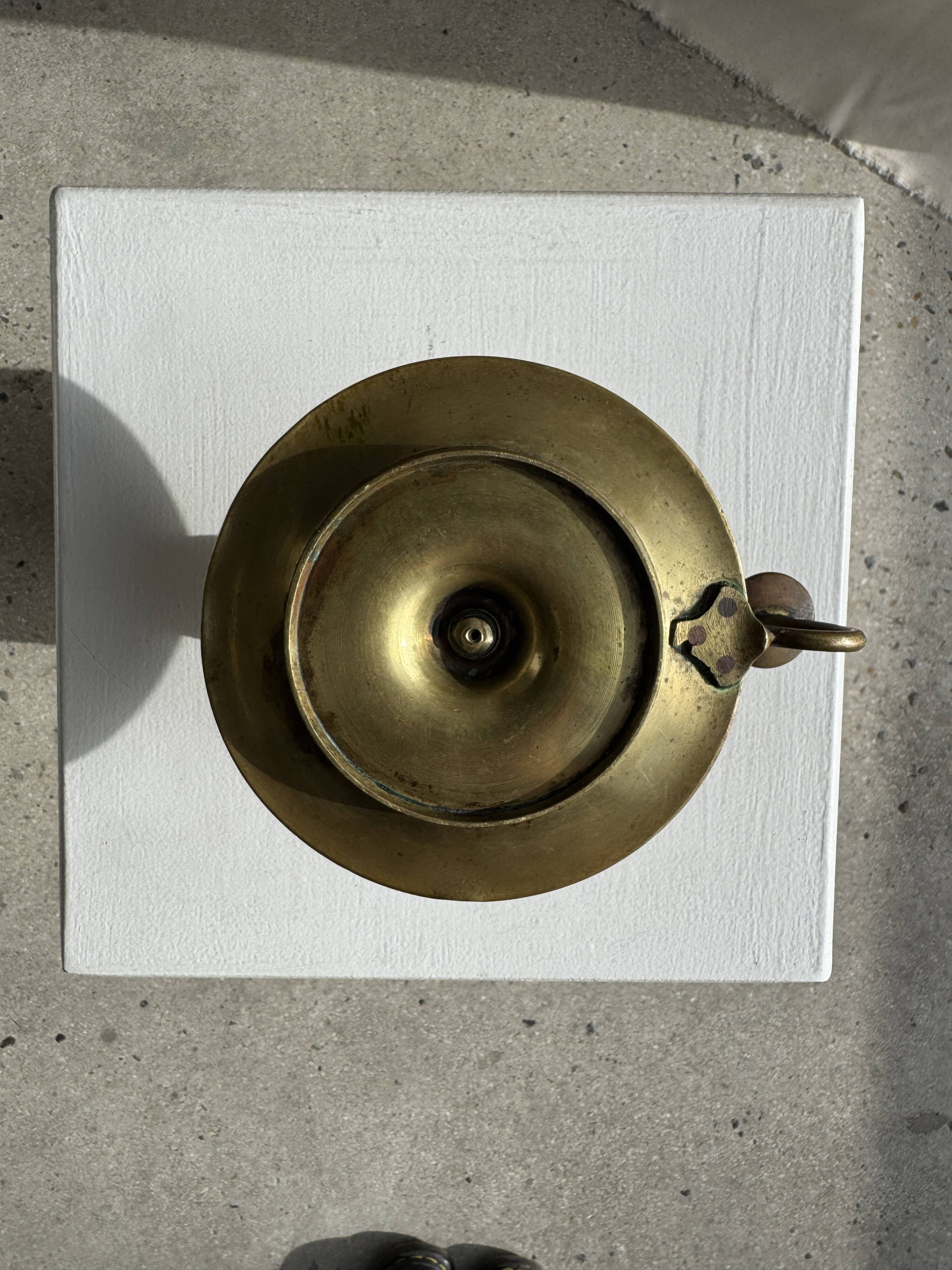 Antique gold hand candlestick with a handle fixed by 3 rivets H8 D13