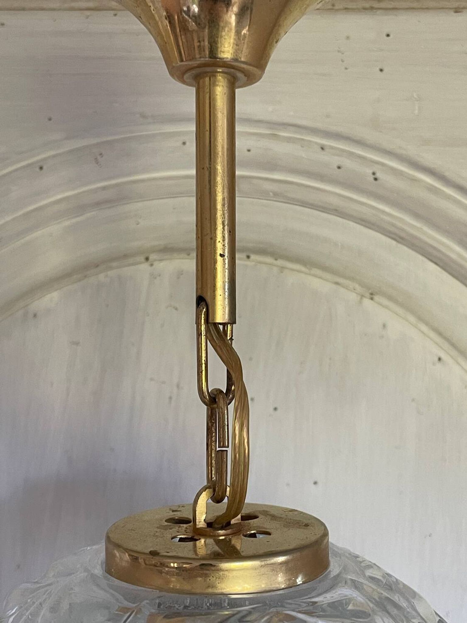 Suspension en verre moulé et métal doré vintage