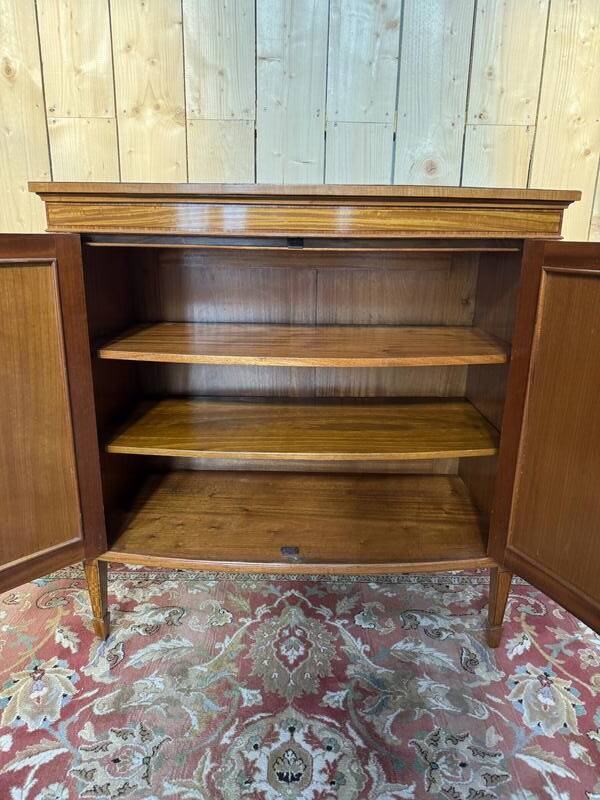 Buffet à hauteur d'appuie de style anglais