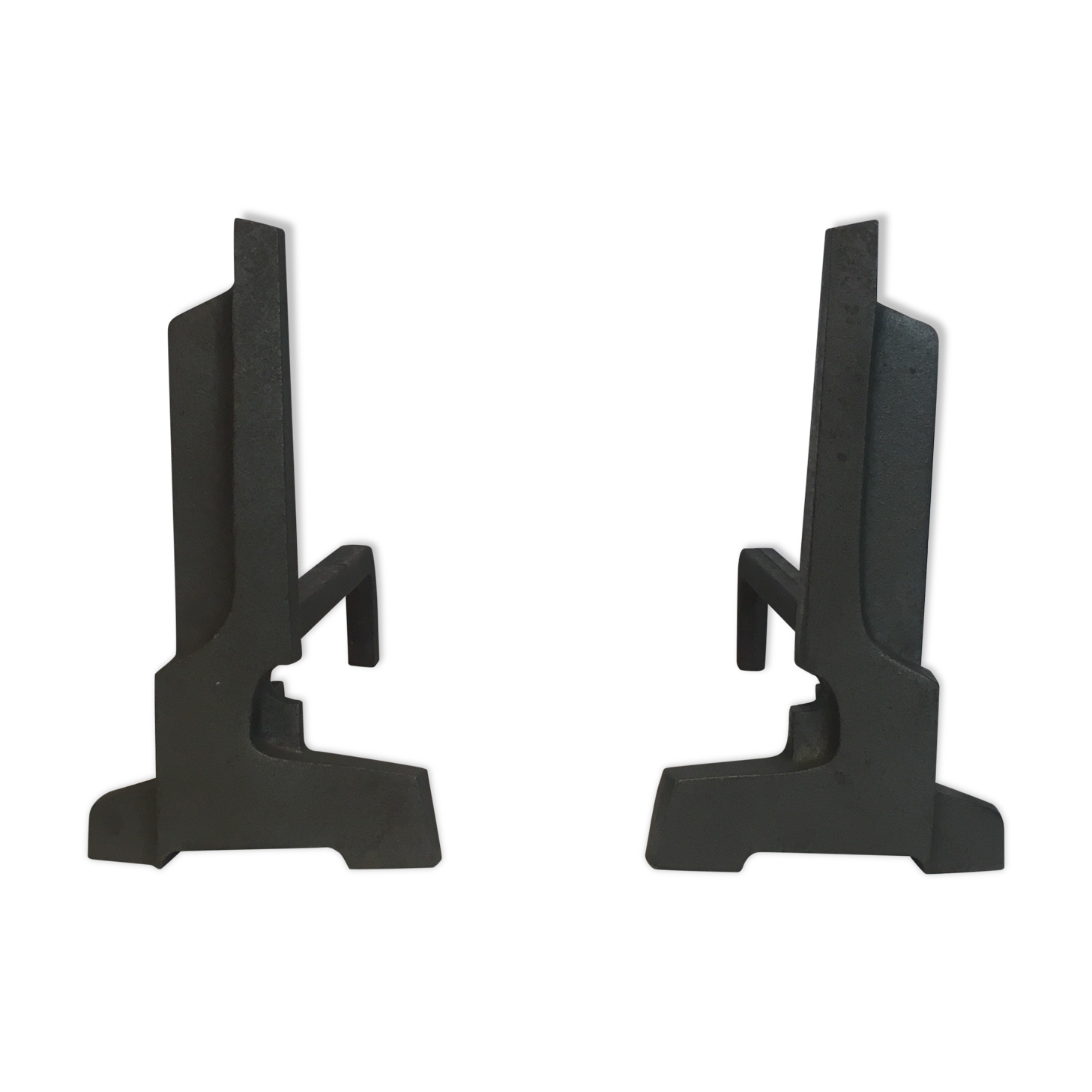Pair of modernist chenets in cast iron and iron