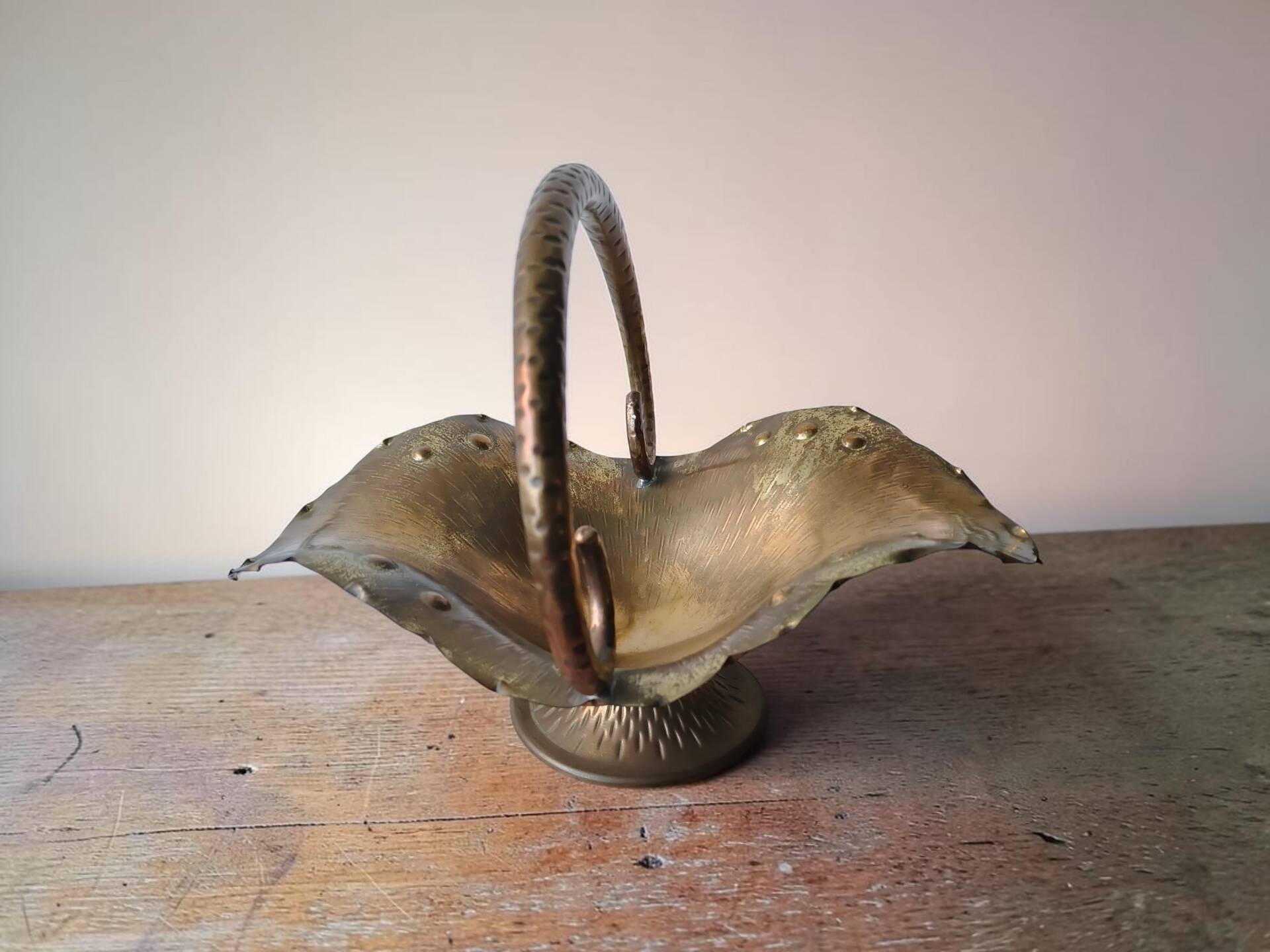 Modernist hammered copper fruit basket, Vienna (Austria)