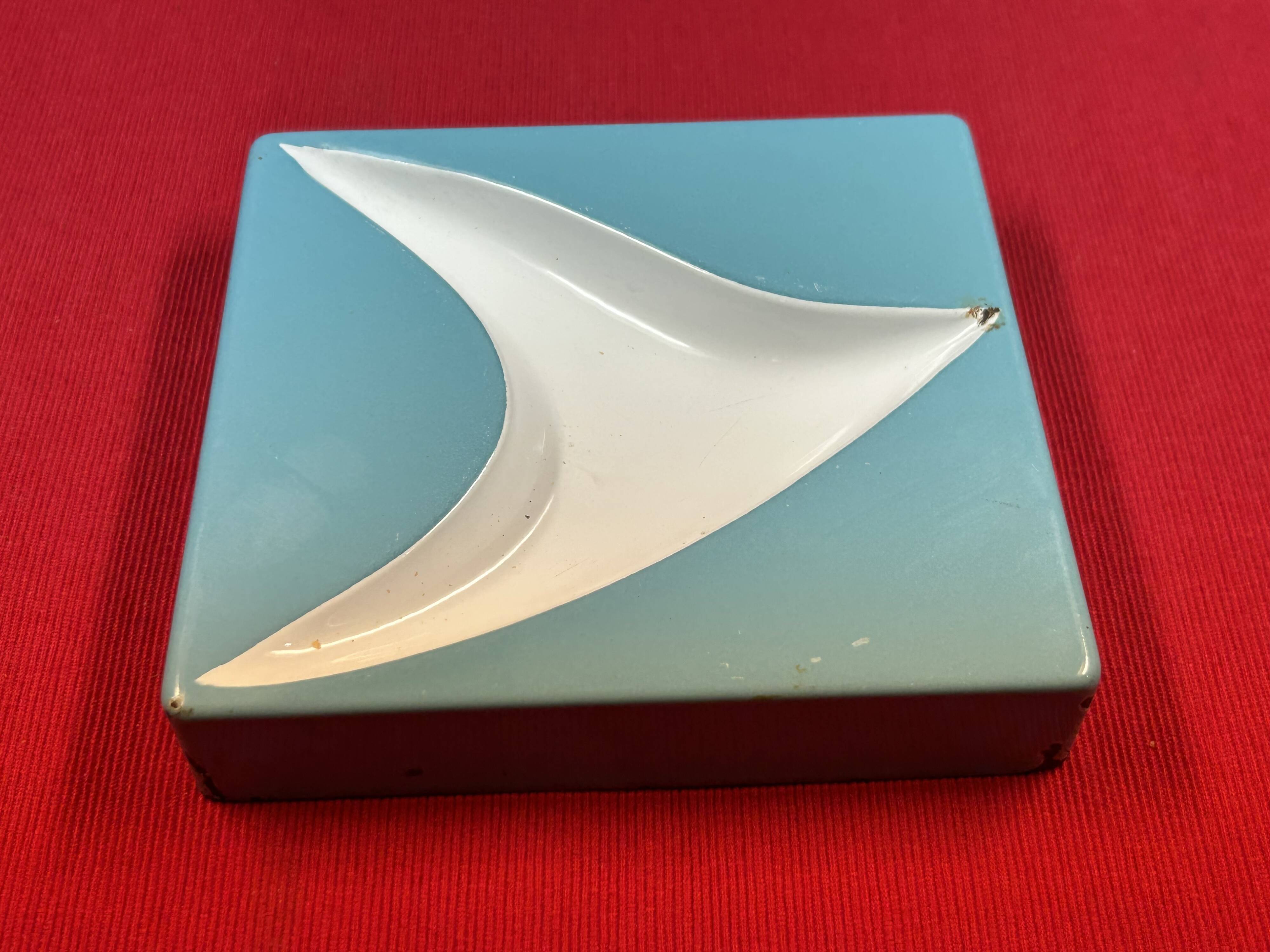 enameled metal pocket tray