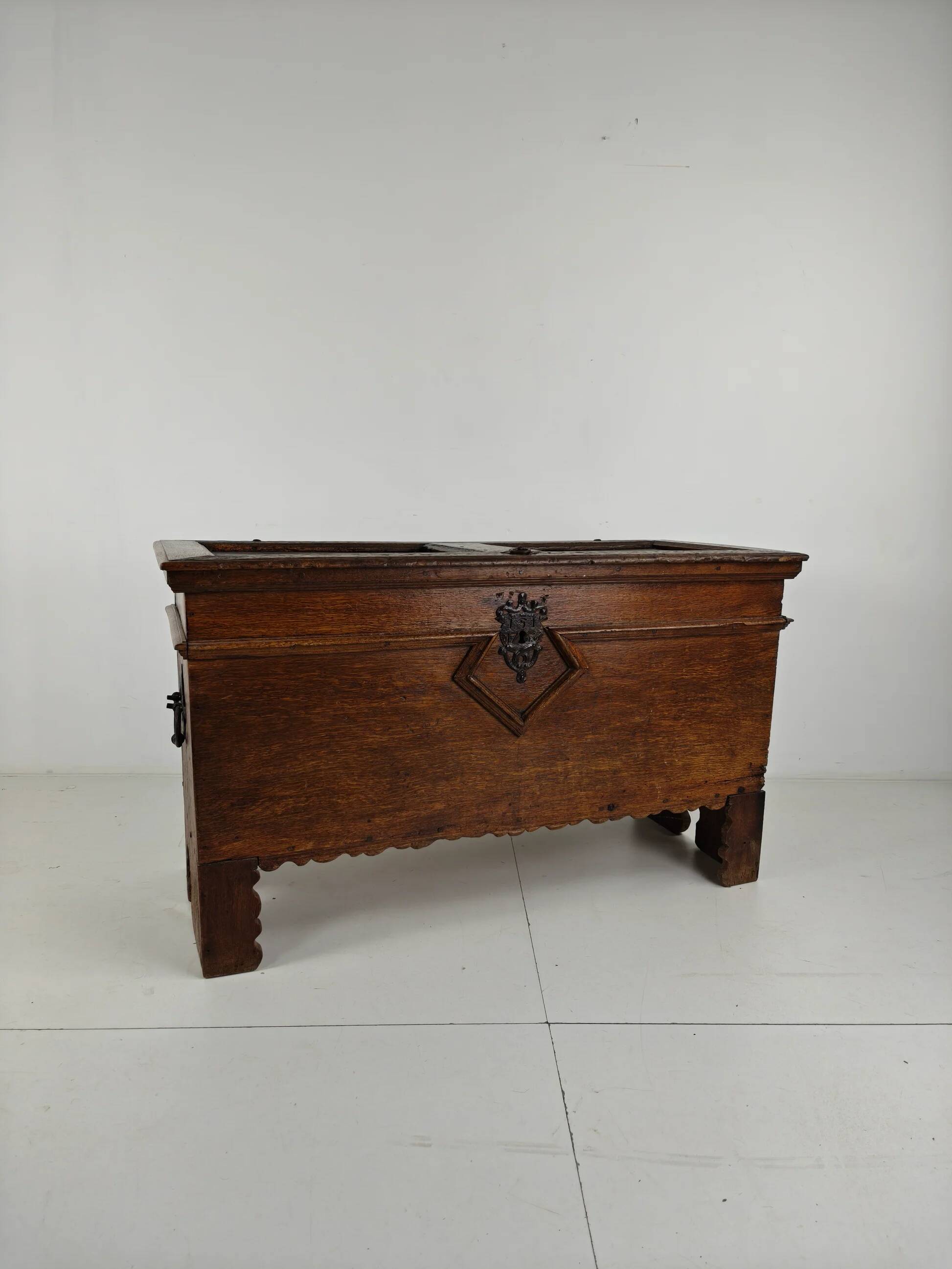 Elegant 18th century oak chest – dated 1756