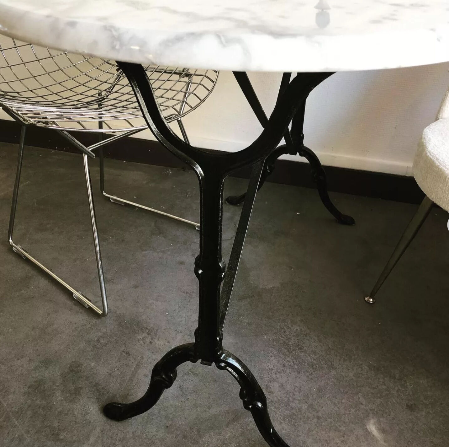 Oval bistro table