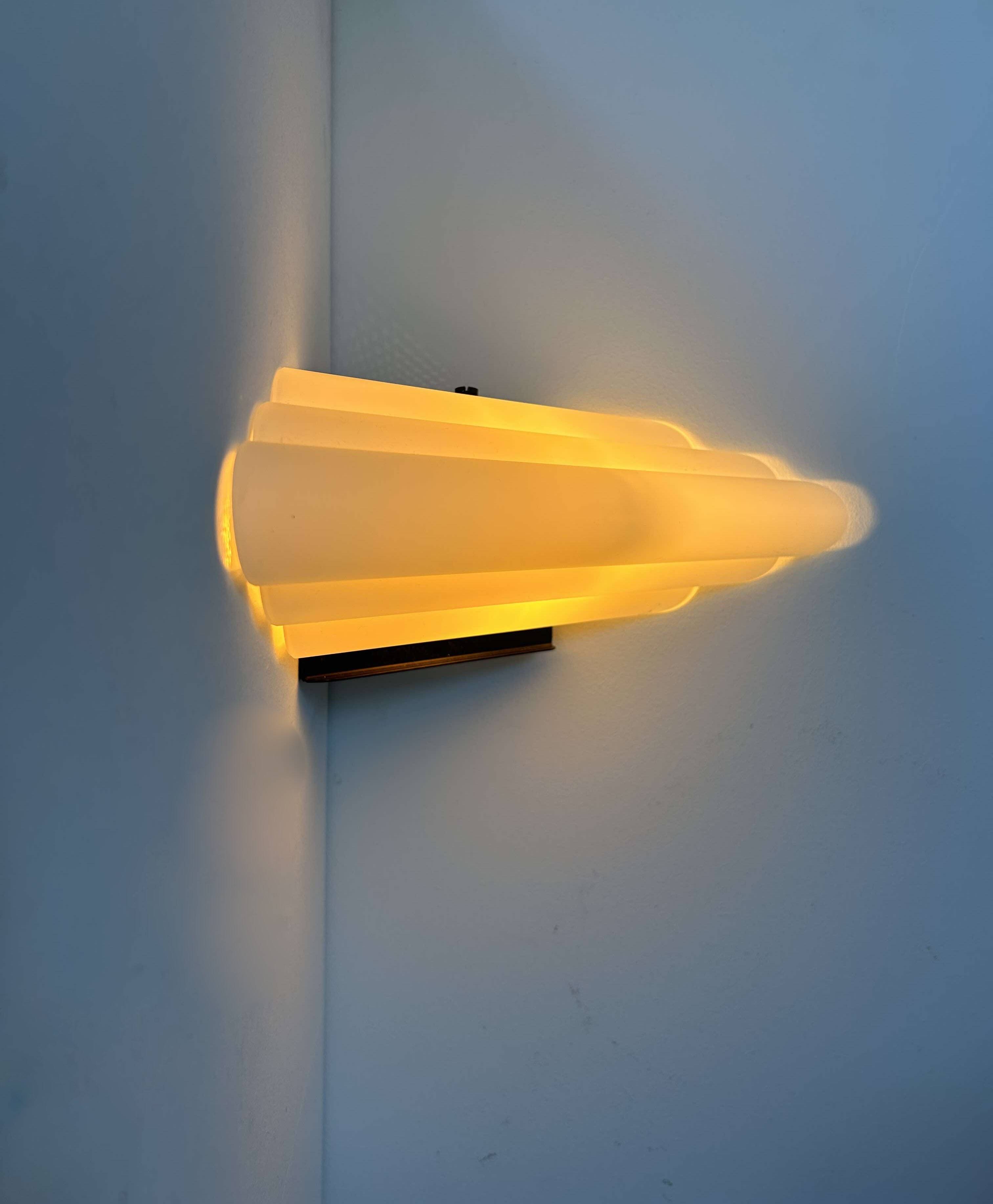 Vintage Murano opal glass corner wall lamp, by Vetri Italy 1970