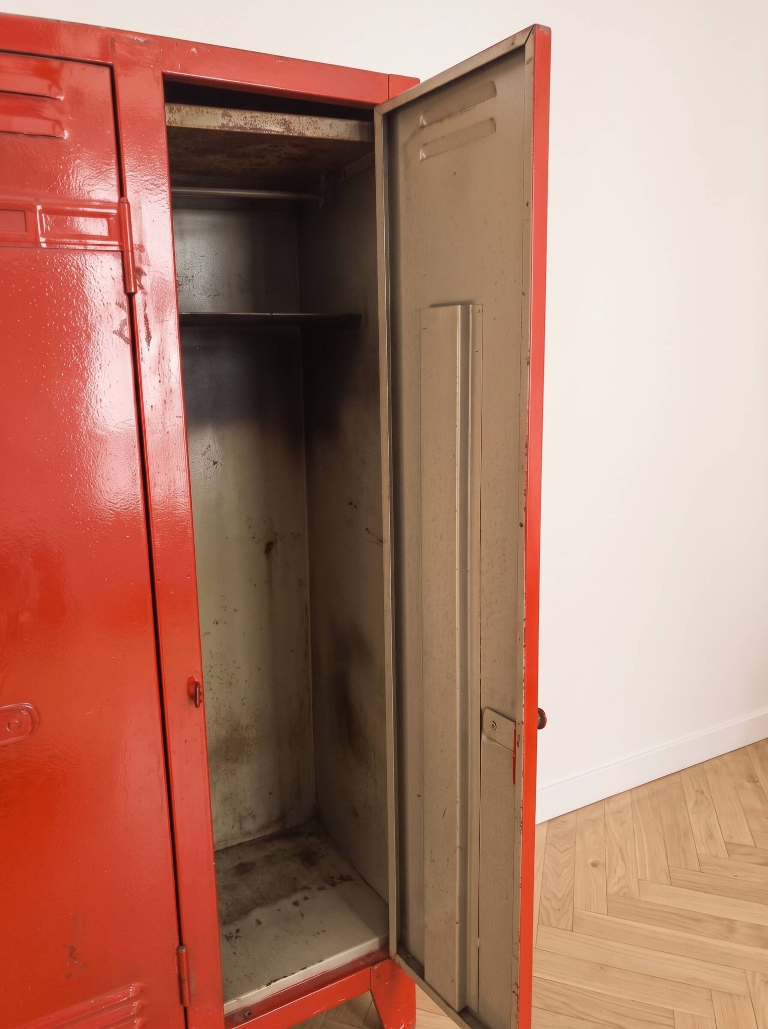 Vintage industrial wardrobe with 4 metal doors in red.