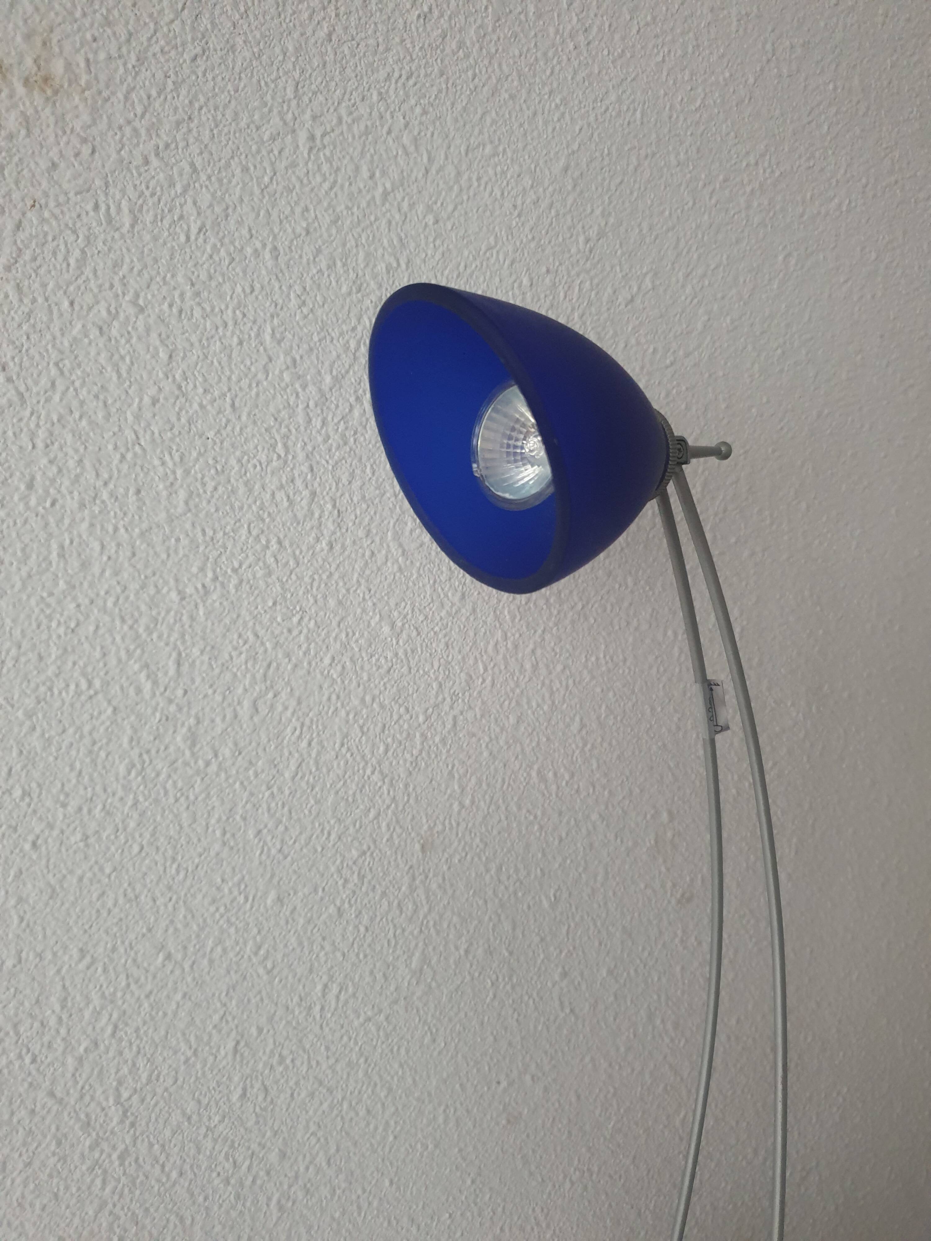 Corolla articulated reading light in blue glass