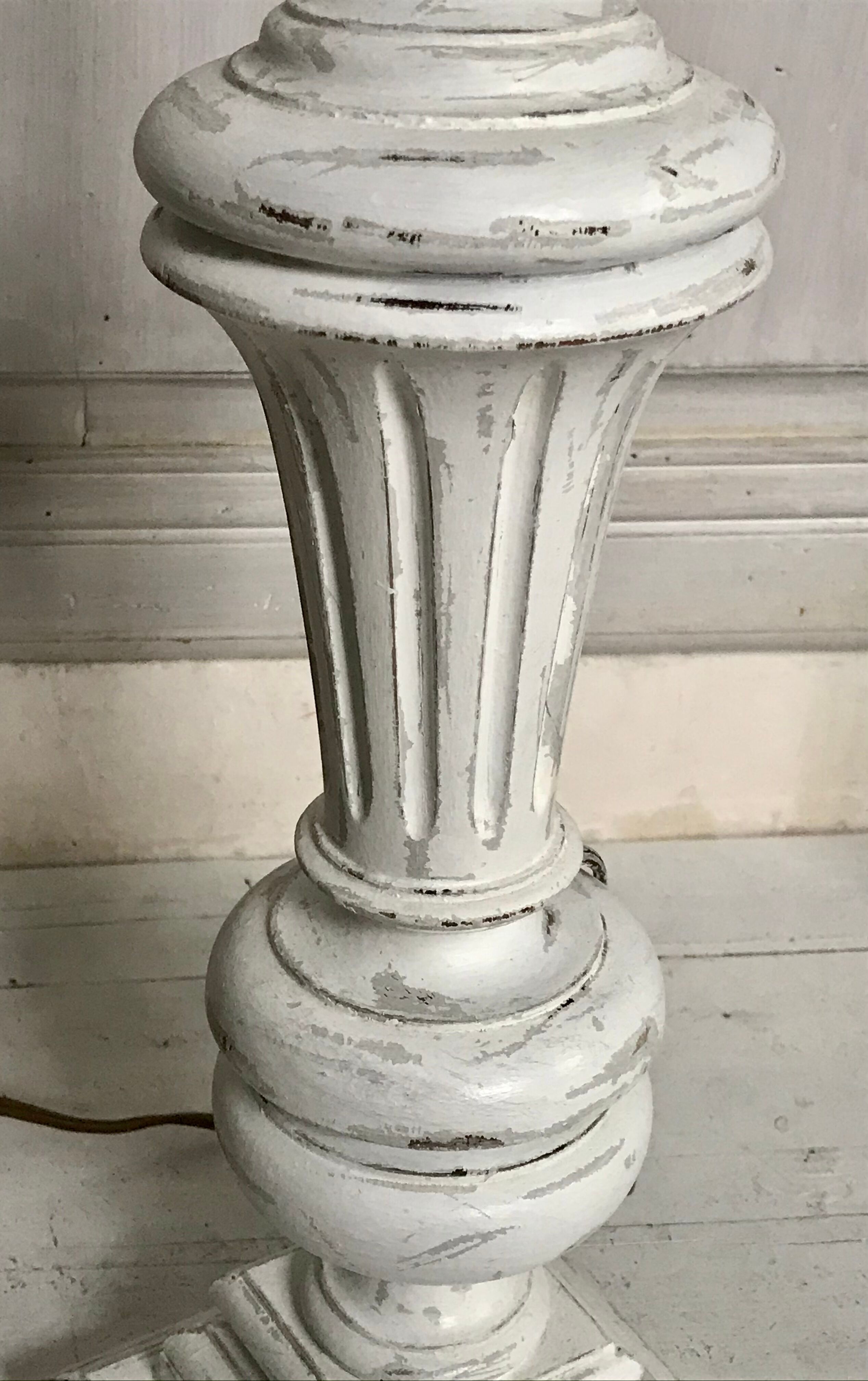 Wooden baluster lamp