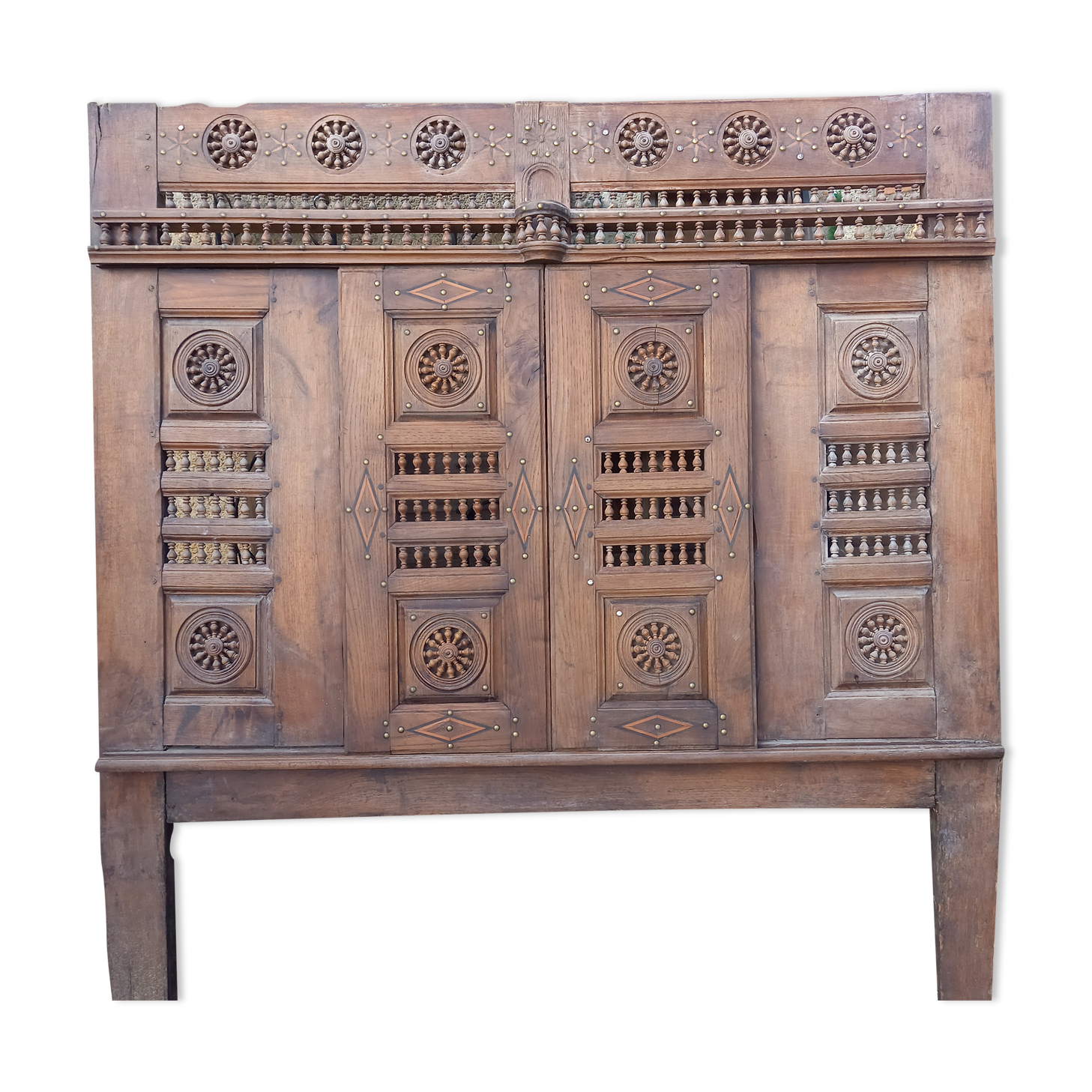 Old Breton closed bed façade
