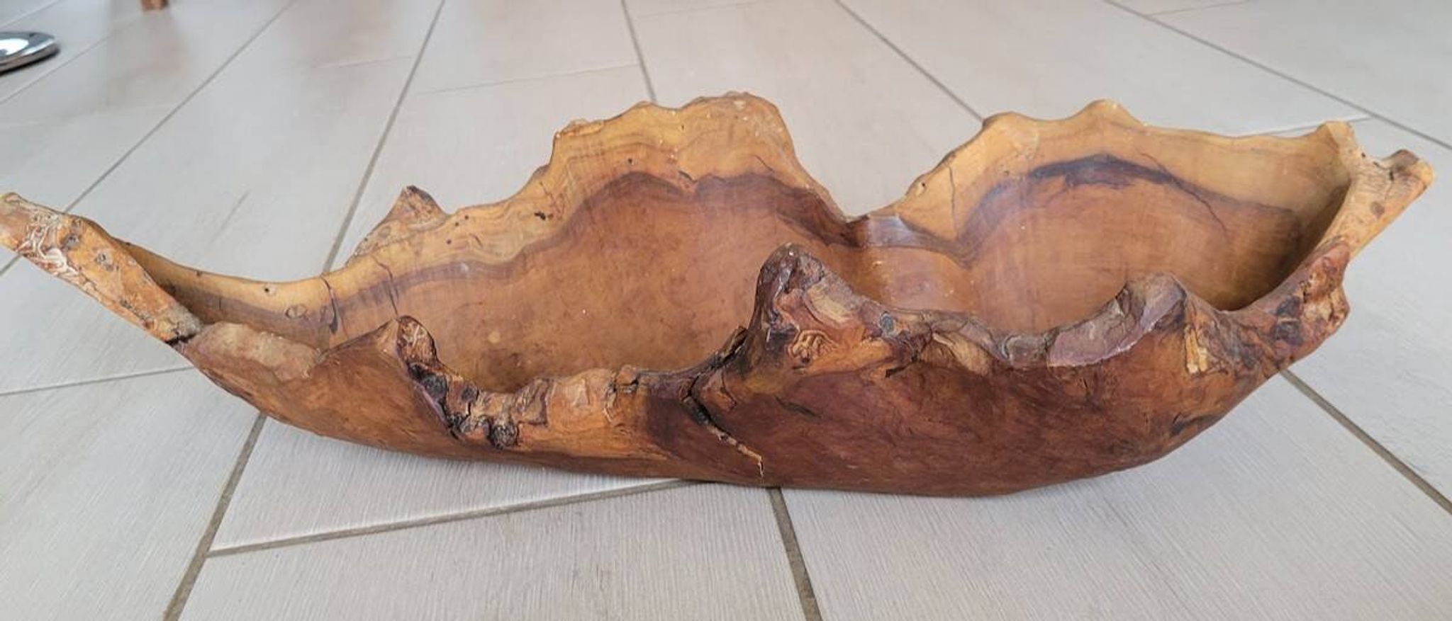Ancienne corbeille en bois sculpté